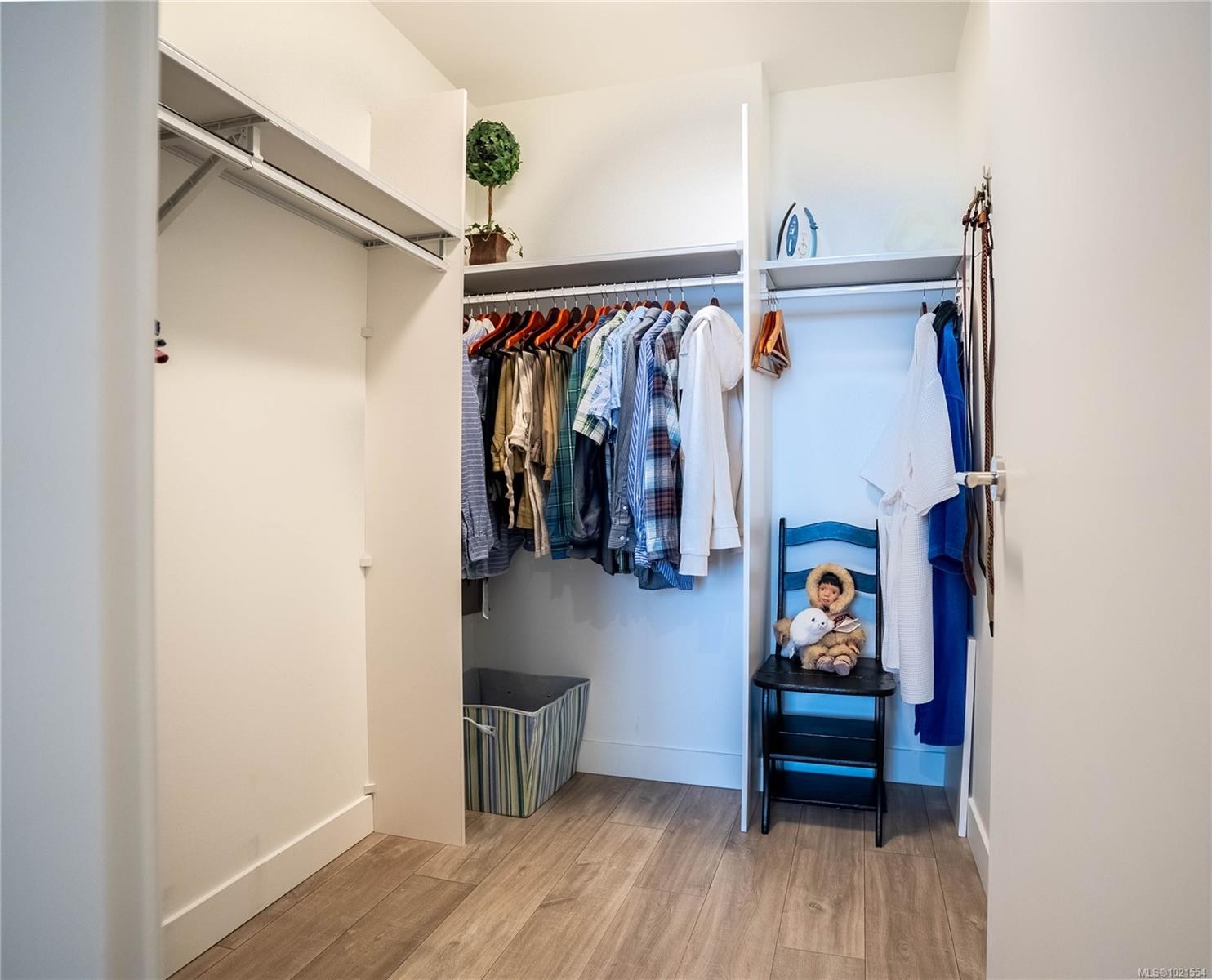 804-60 Saghalie Rd, Victoria, BC - Indoor With Storage