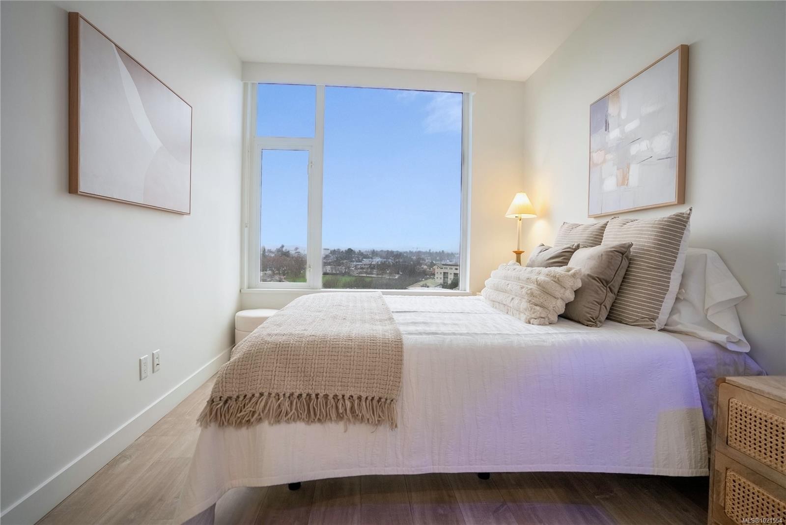 804-60 Saghalie Rd, Victoria, BC - Indoor Photo Showing Bedroom
