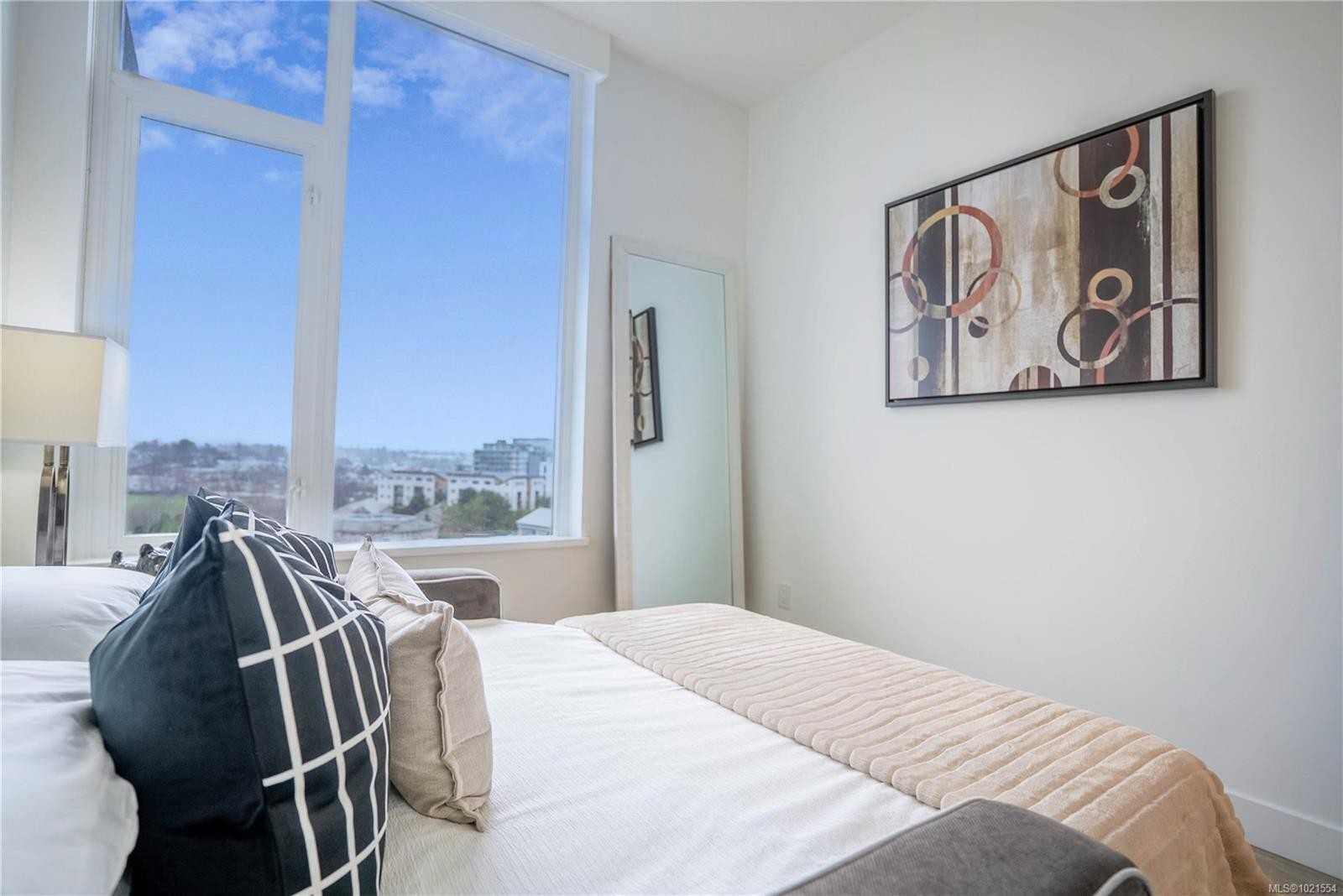 804-60 Saghalie Rd, Victoria, BC - Indoor Photo Showing Bedroom