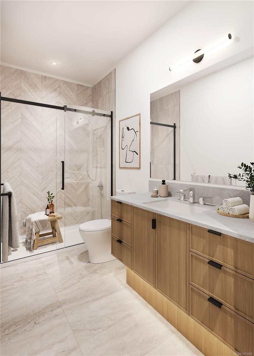 212-3226 Shelbourne St, Saanich, BC - Indoor Photo Showing Bathroom