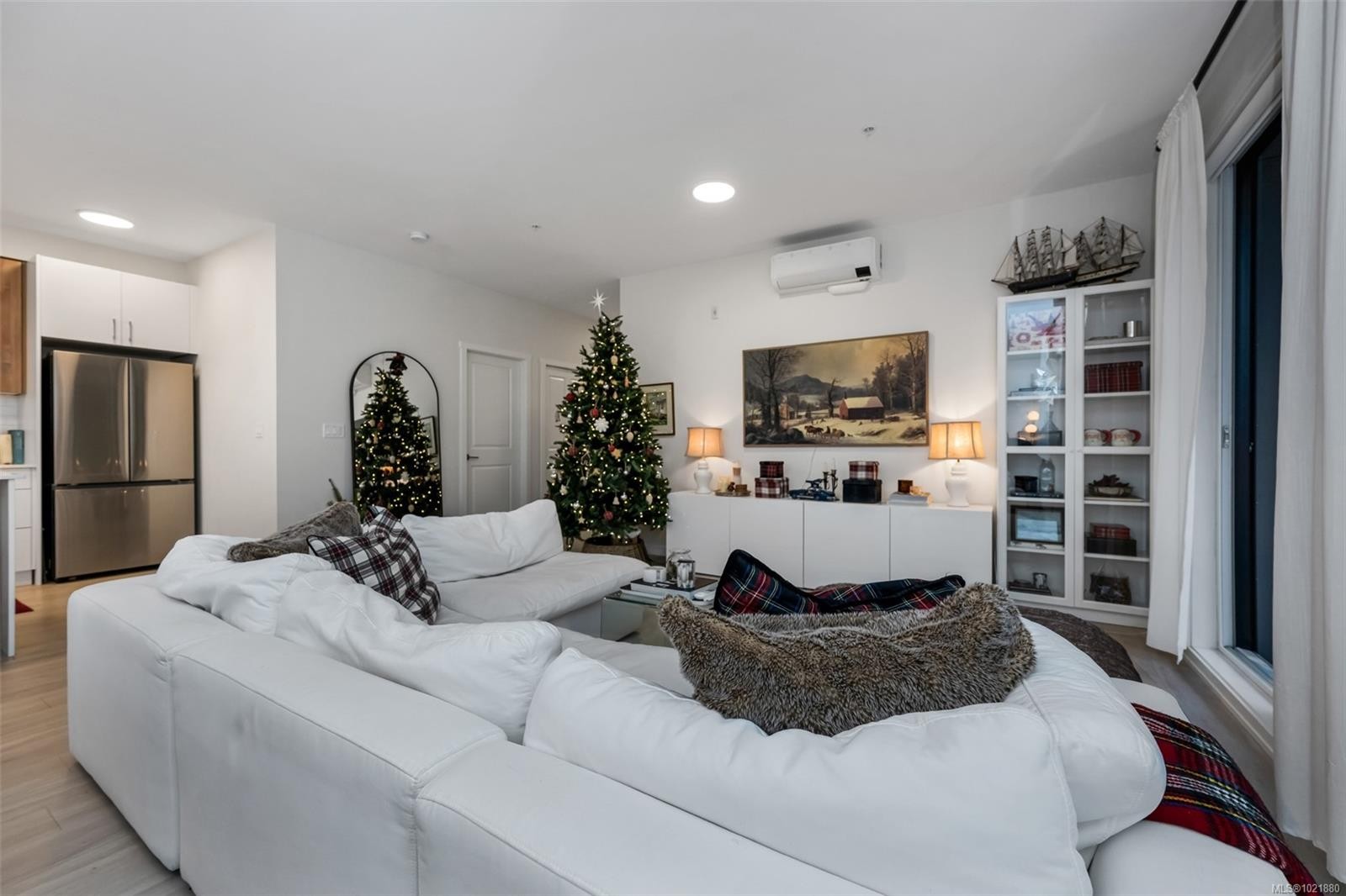 301-842 Orono Ave, Langford, BC - Indoor Photo Showing Living Room