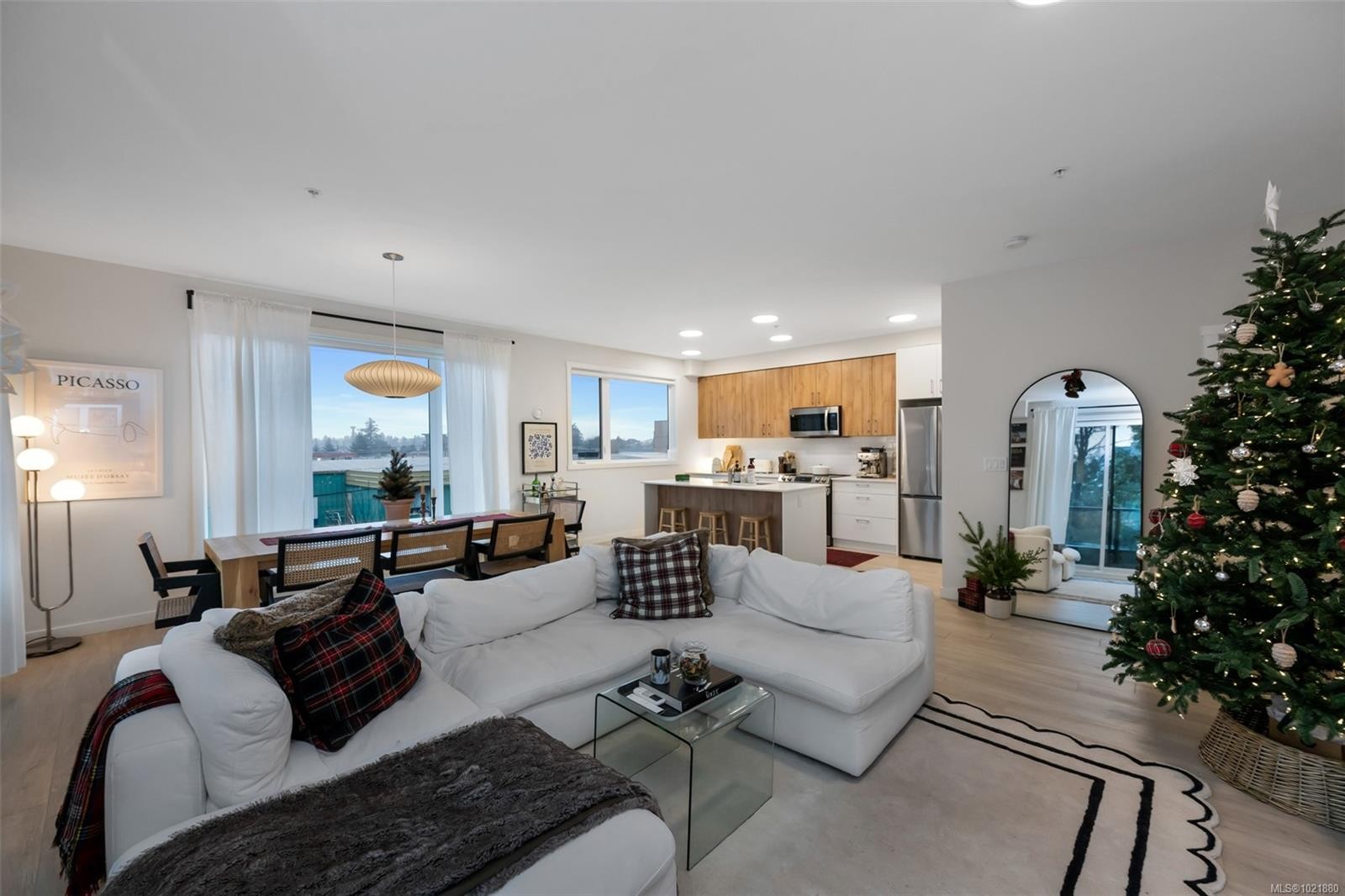 301-842 Orono Ave, Langford, BC - Indoor Photo Showing Living Room
