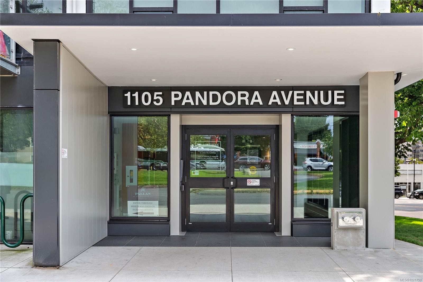 N405-1105 Pandora Ave, Victoria, BC - Outdoor