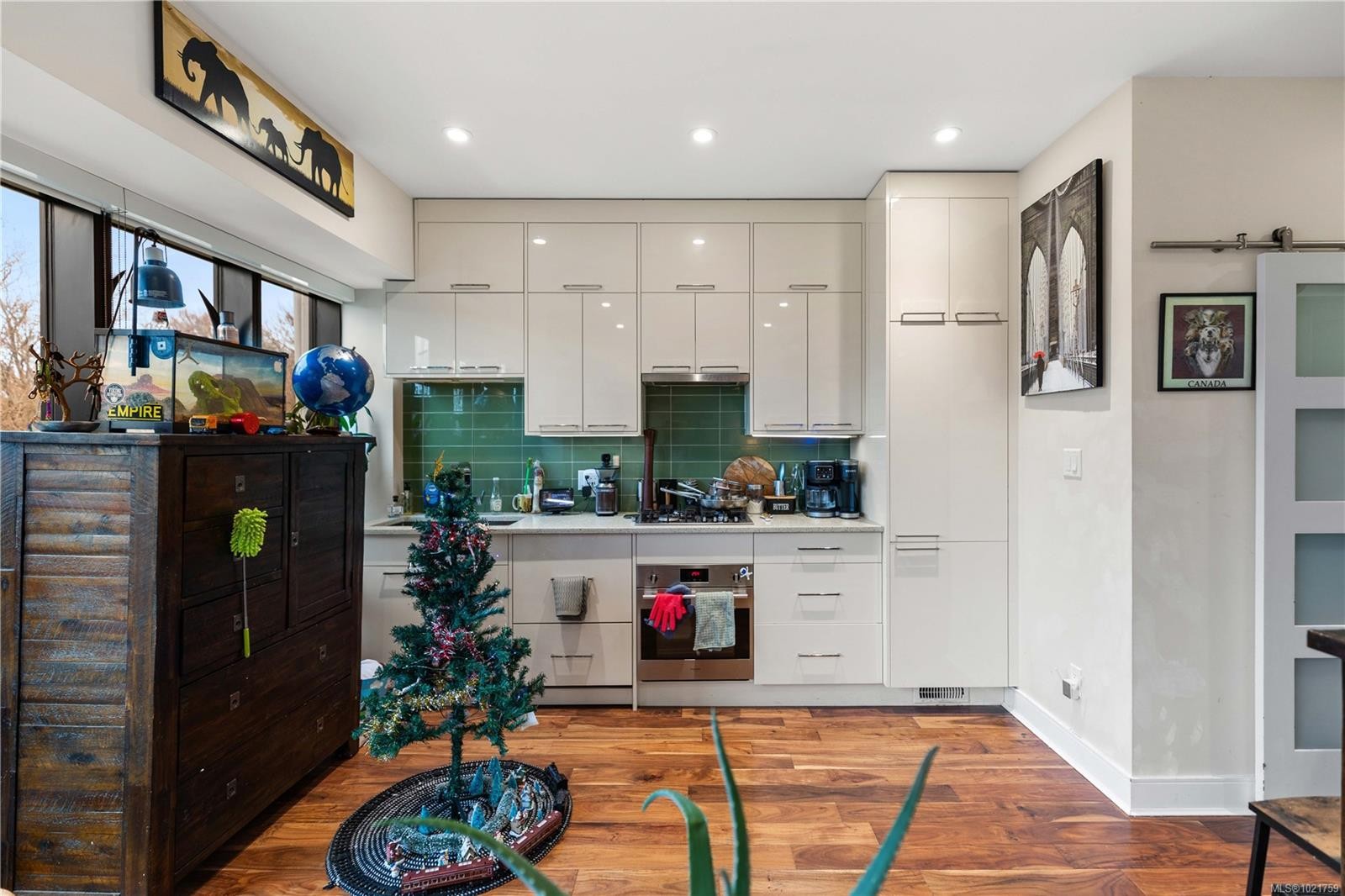 N405-1105 Pandora Ave, Victoria, BC - Indoor