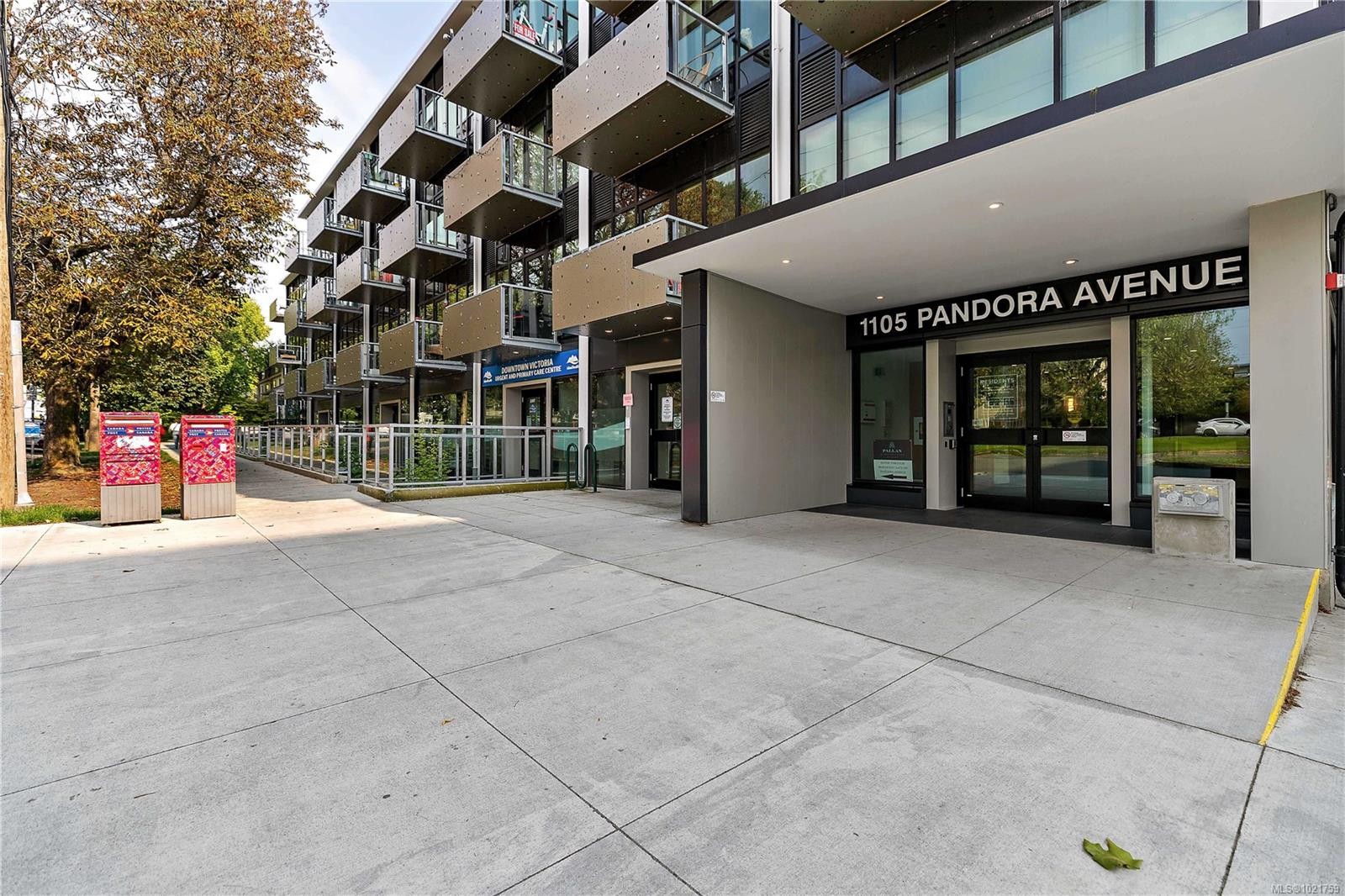 N405-1105 Pandora Ave, Victoria, BC - Outdoor With Balcony