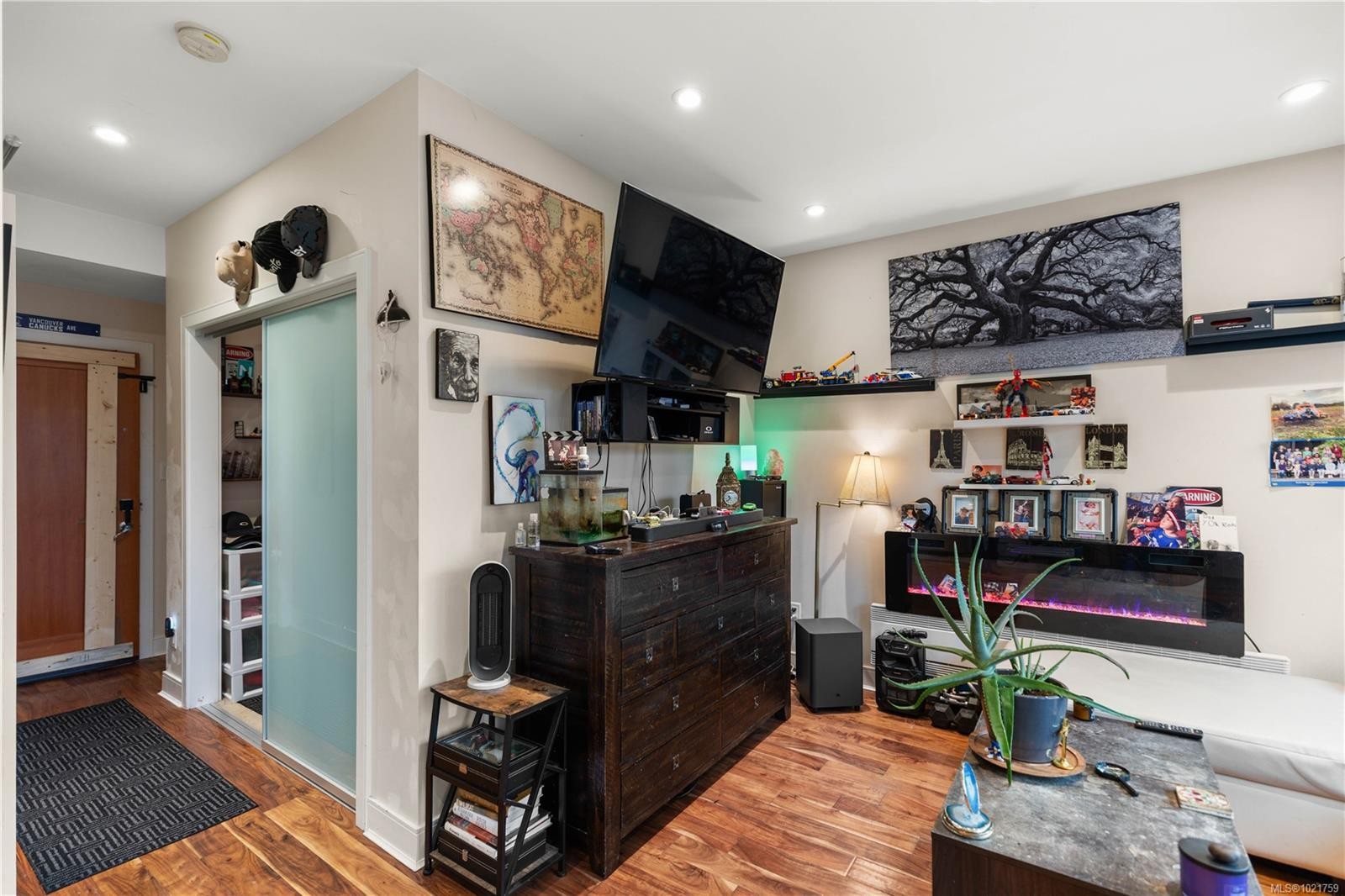 N405-1105 Pandora Ave, Victoria, BC - Indoor Photo Showing Other Room