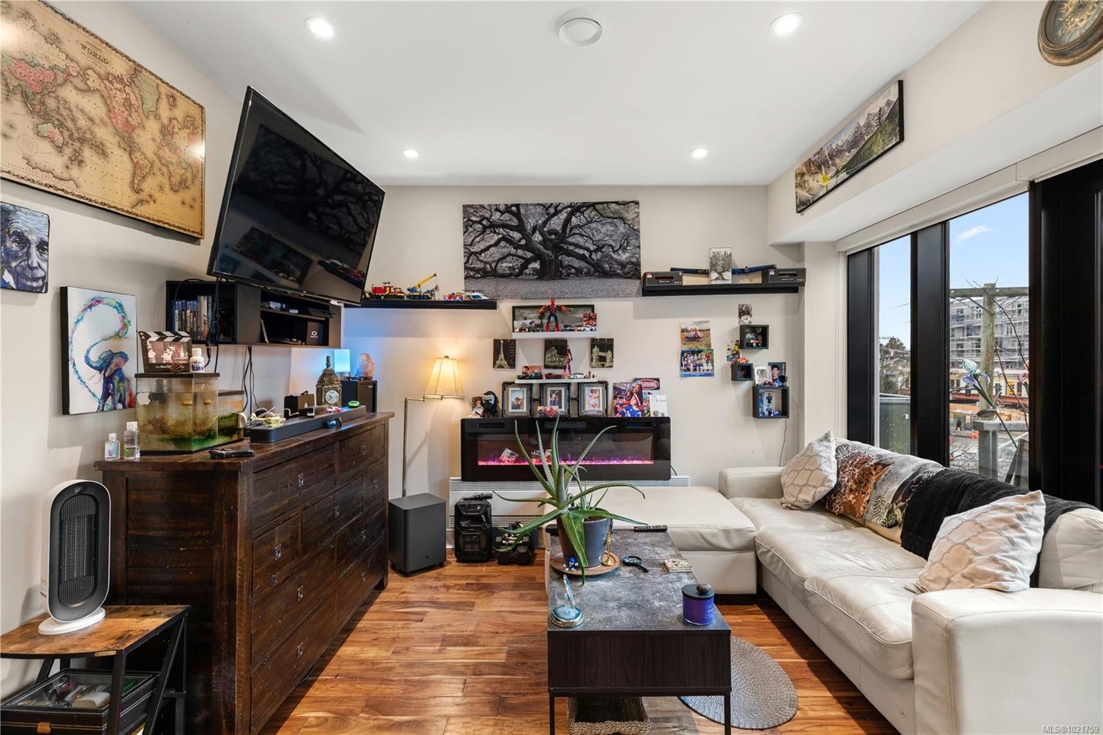 N405-1105 Pandora Ave, Victoria, BC - Indoor Photo Showing Other Room