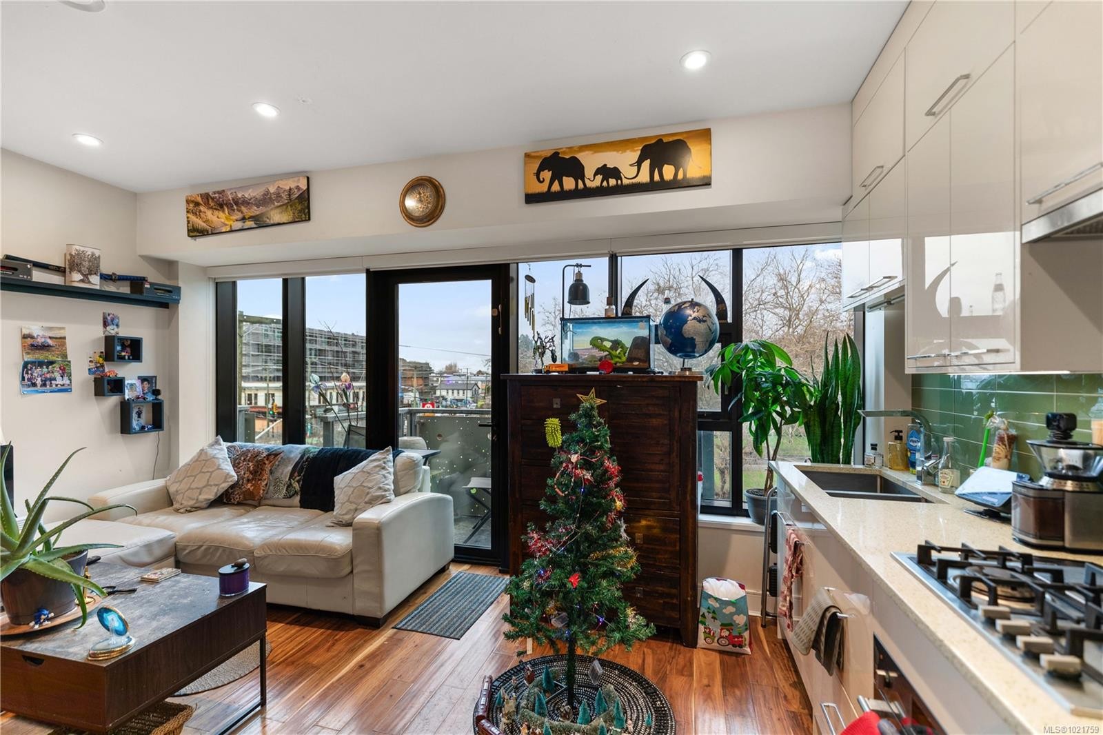 N405-1105 Pandora Ave, Victoria, BC - Indoor