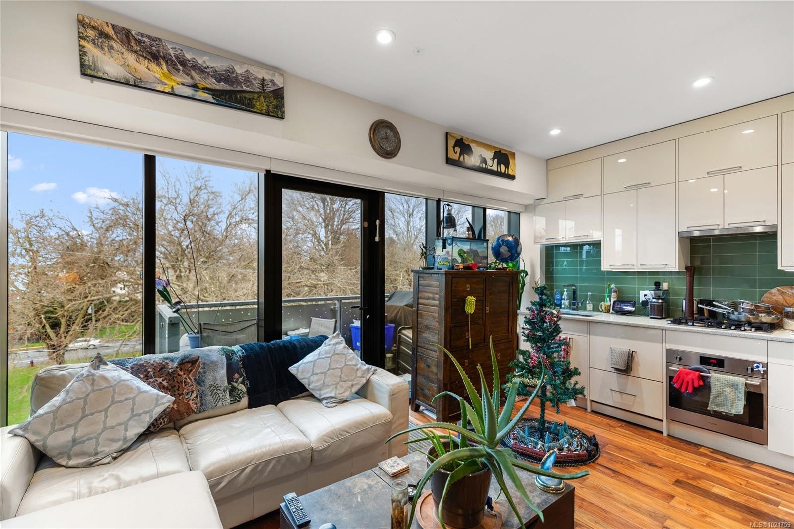 N405-1105 Pandora Ave, Victoria, BC - Indoor