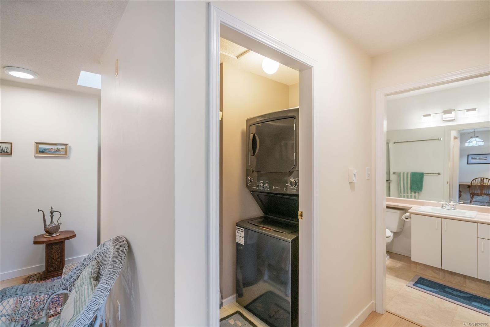 205-440 Schley Pl, Qualicum Beach, BC - Indoor