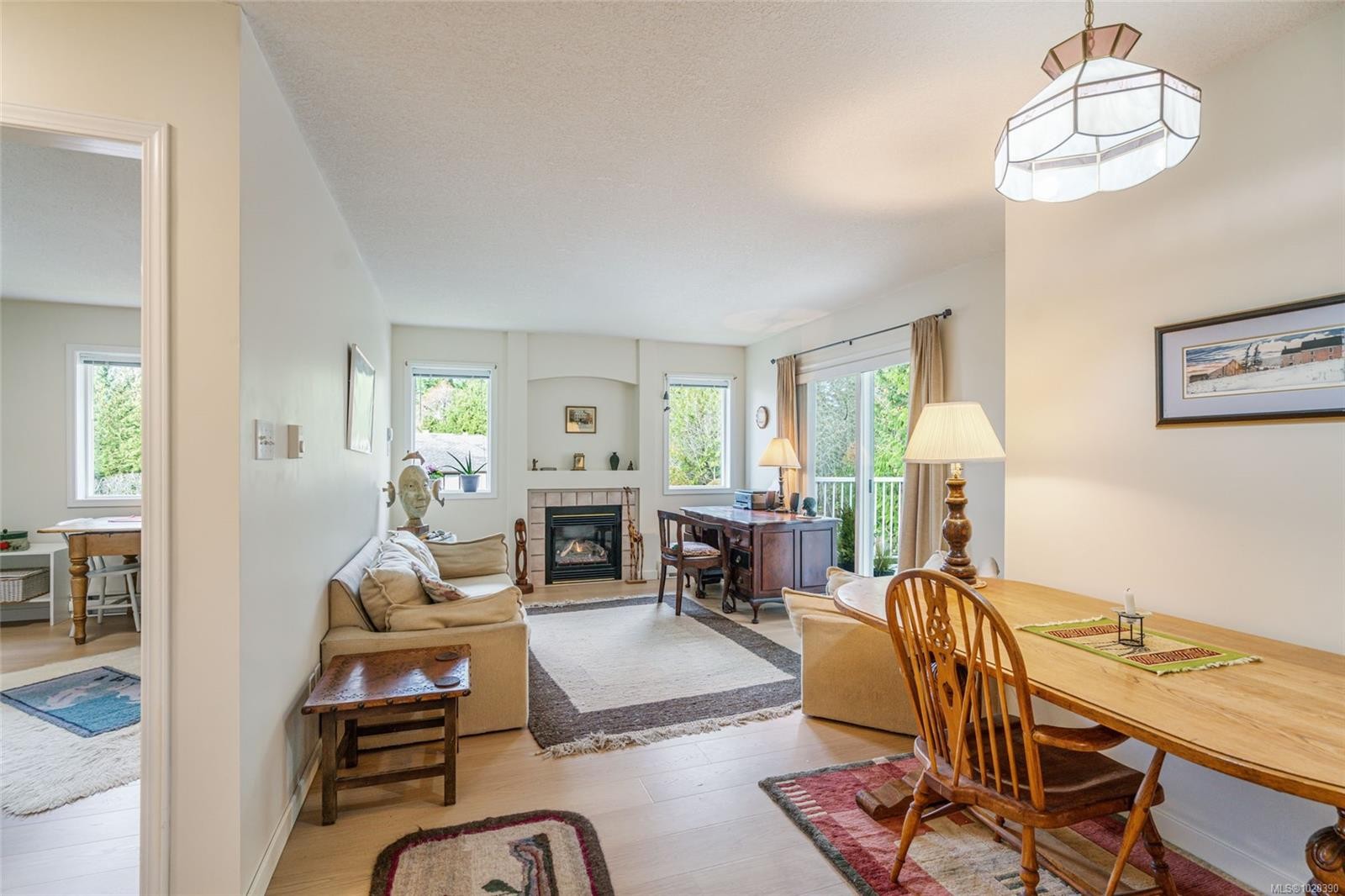 205-440 Schley Pl, Qualicum Beach, BC - Indoor With Fireplace