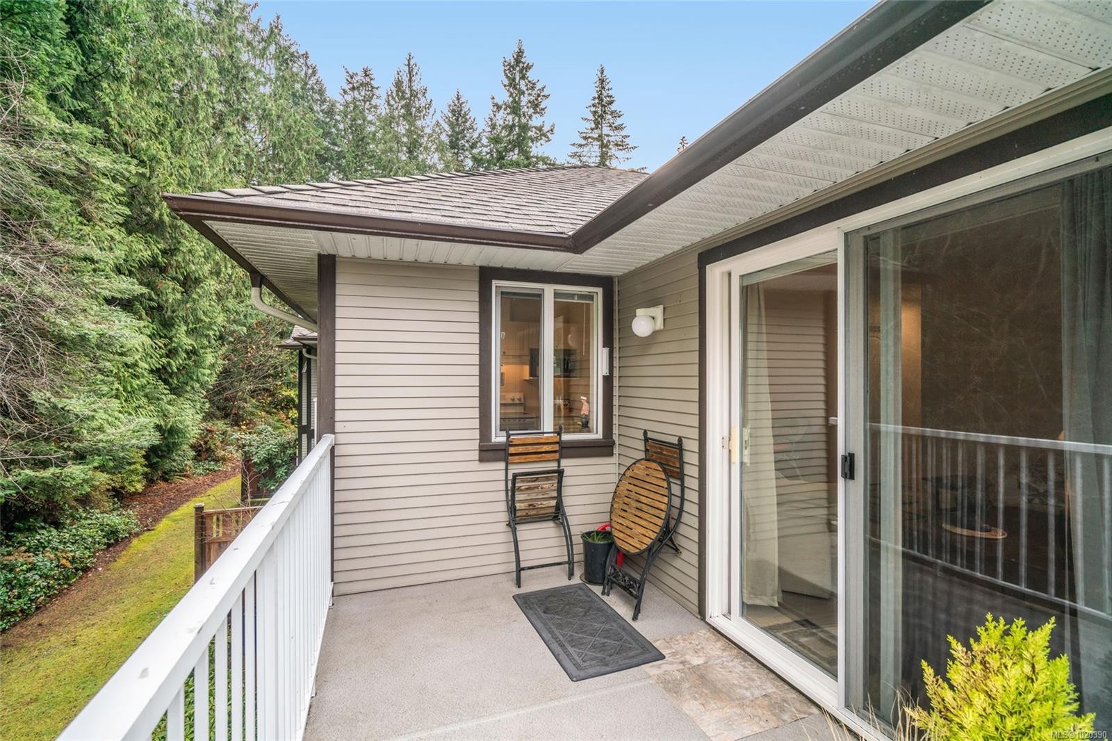 205-440 Schley Pl, Qualicum Beach, BC - Outdoor With Balcony With Exterior