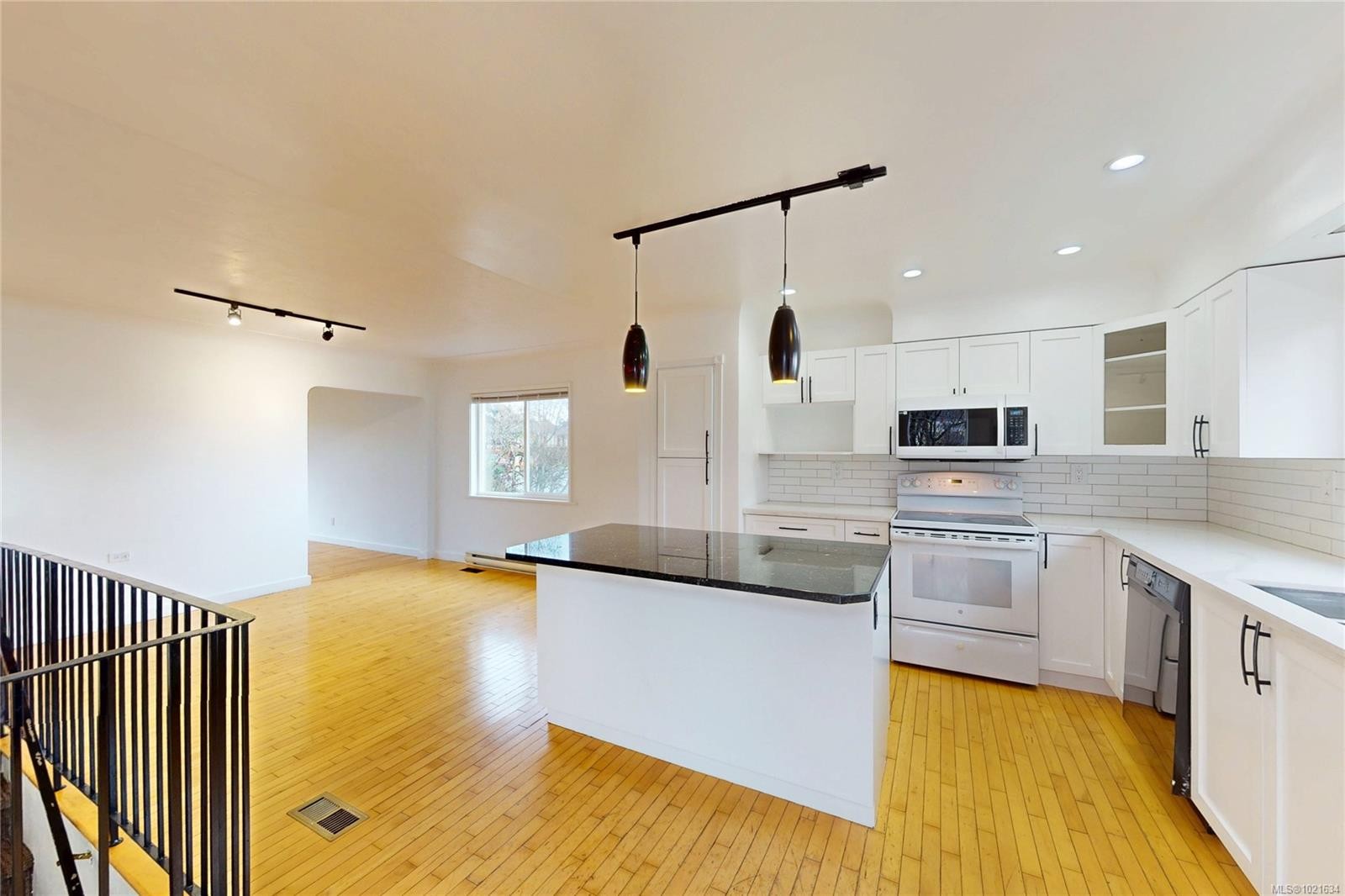 3876 Carey Rd, Saanich, BC