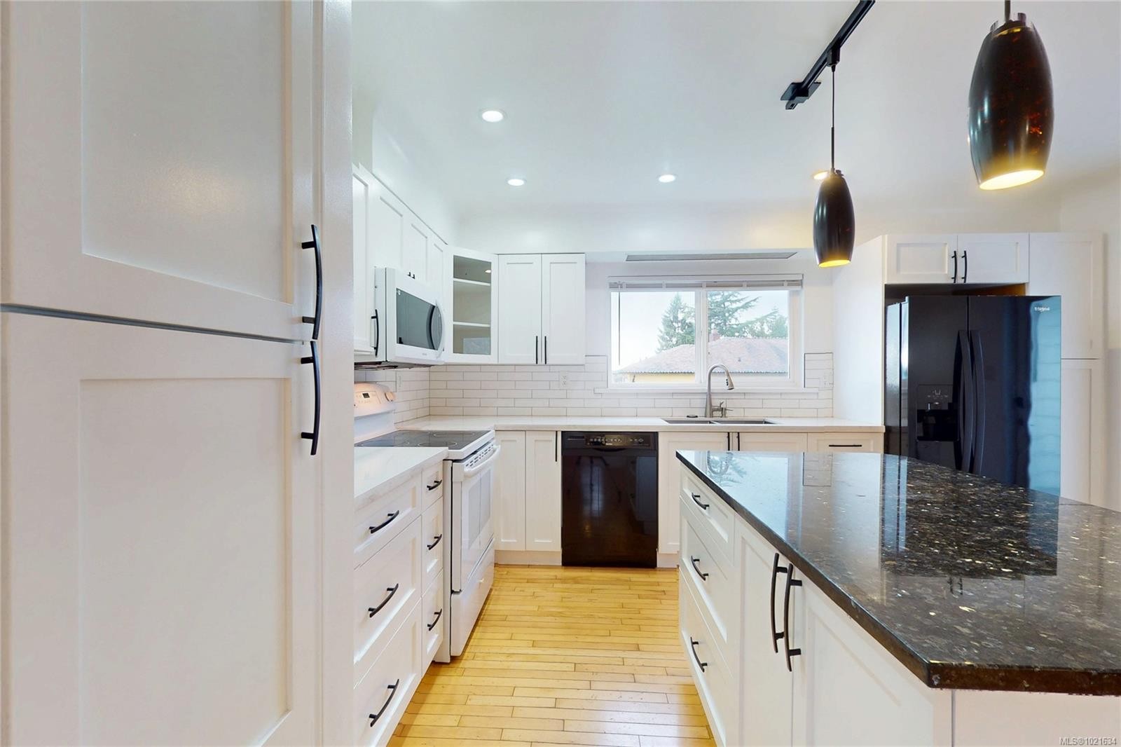 3876 Carey Rd, Saanich, BC