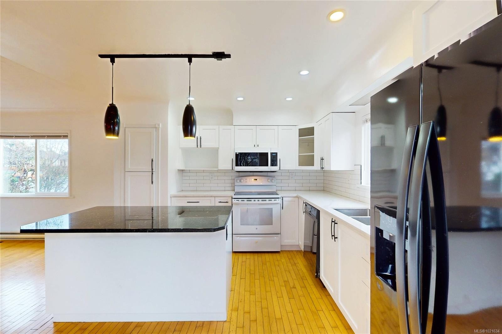 3876 Carey Rd, Saanich, BC