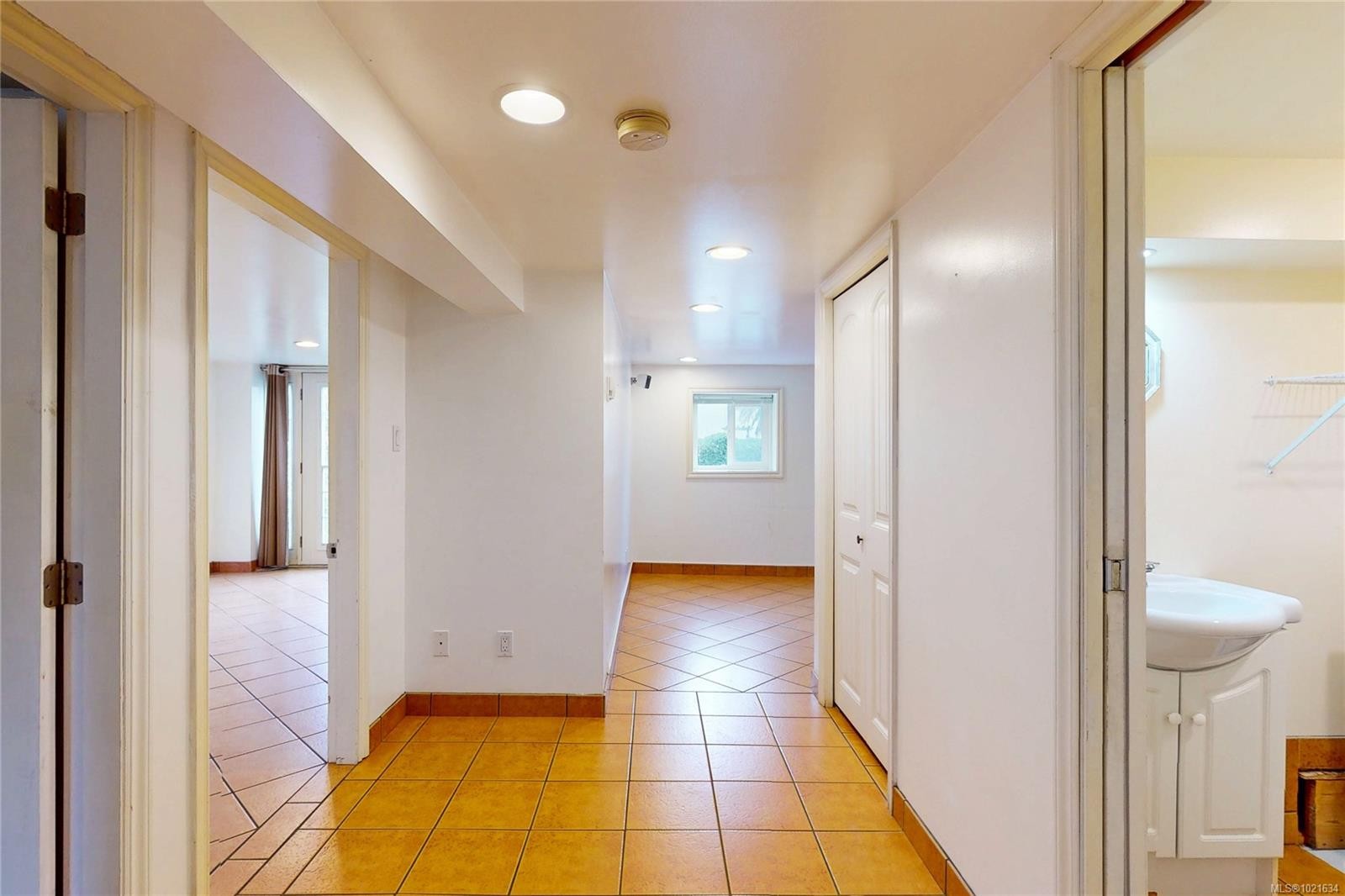 3876 Carey Rd, Saanich, BC