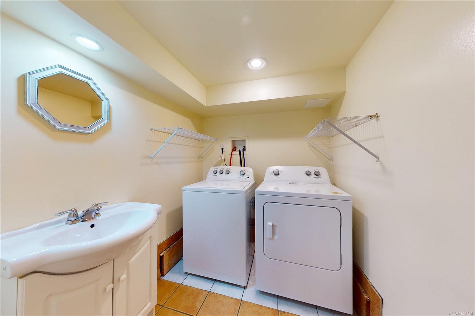 3876 Carey Rd, Saanich, BC