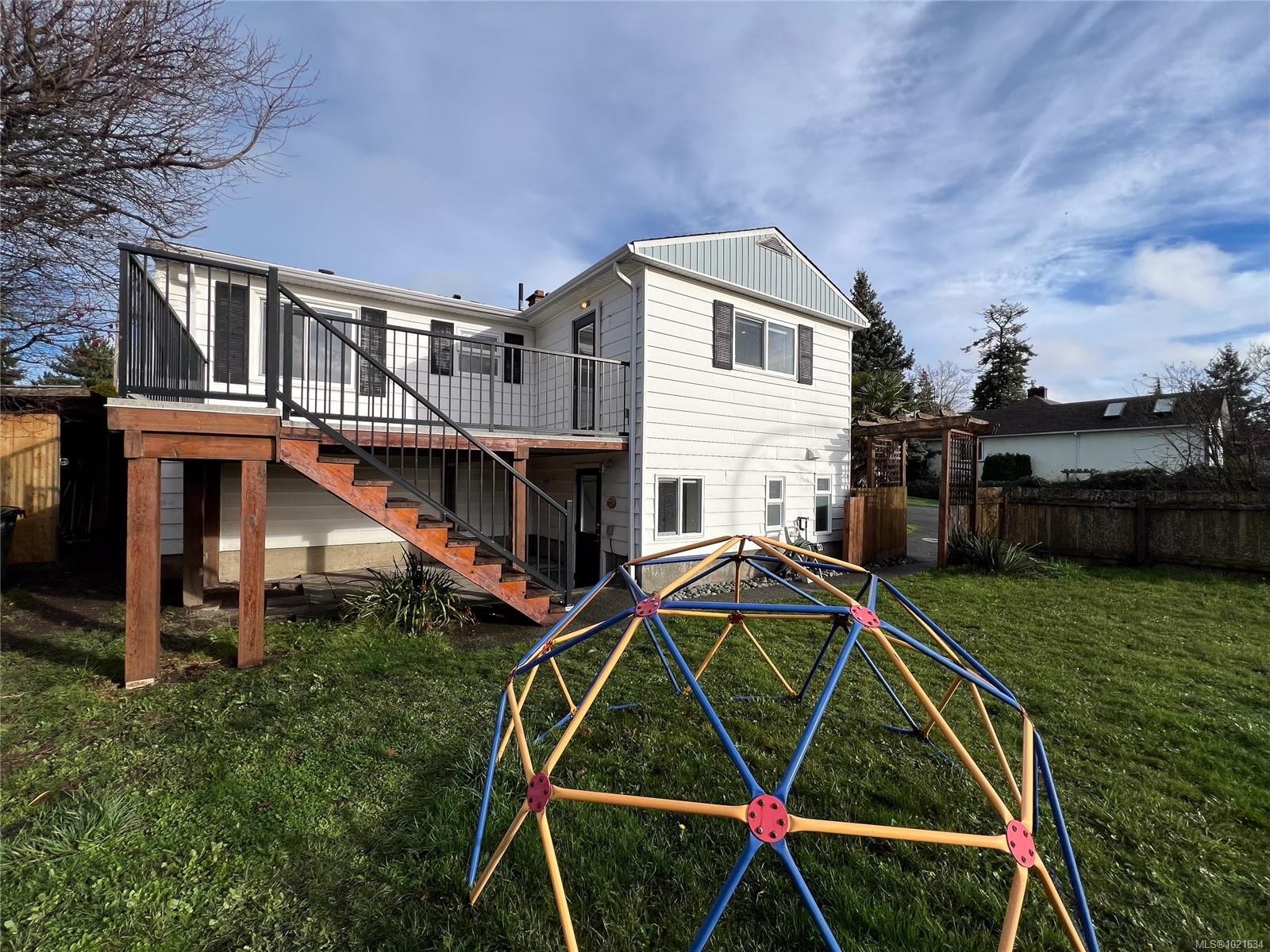 3876 Carey Rd, Saanich, BC