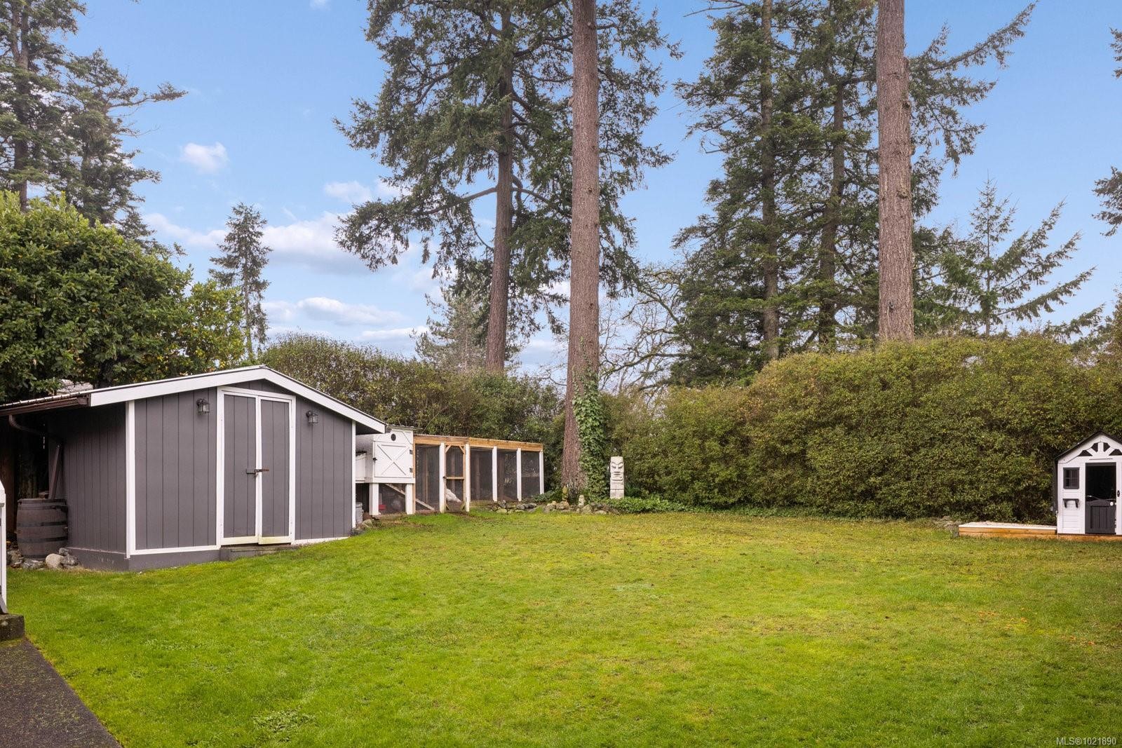 492 Meredith Cres, Saanich, BC