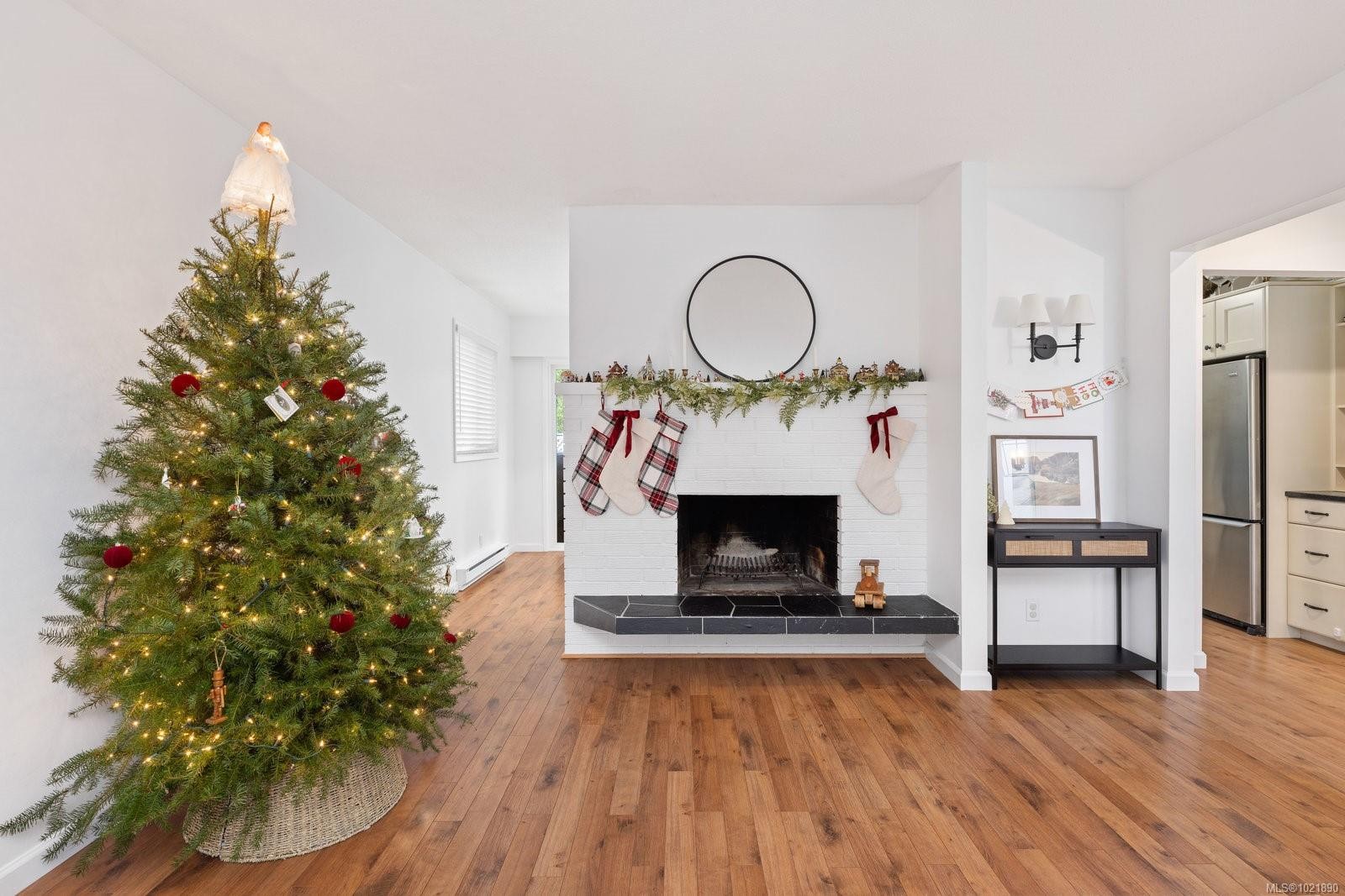 492 Meredith Cres, Saanich, BC