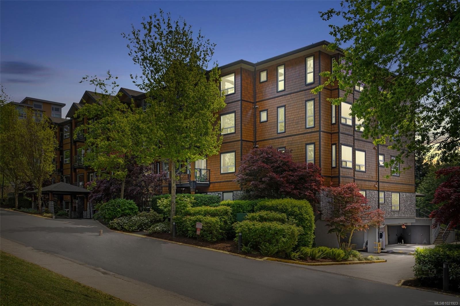 210-201 Nursery Hill Dr, View Royal, BC - Outdoor