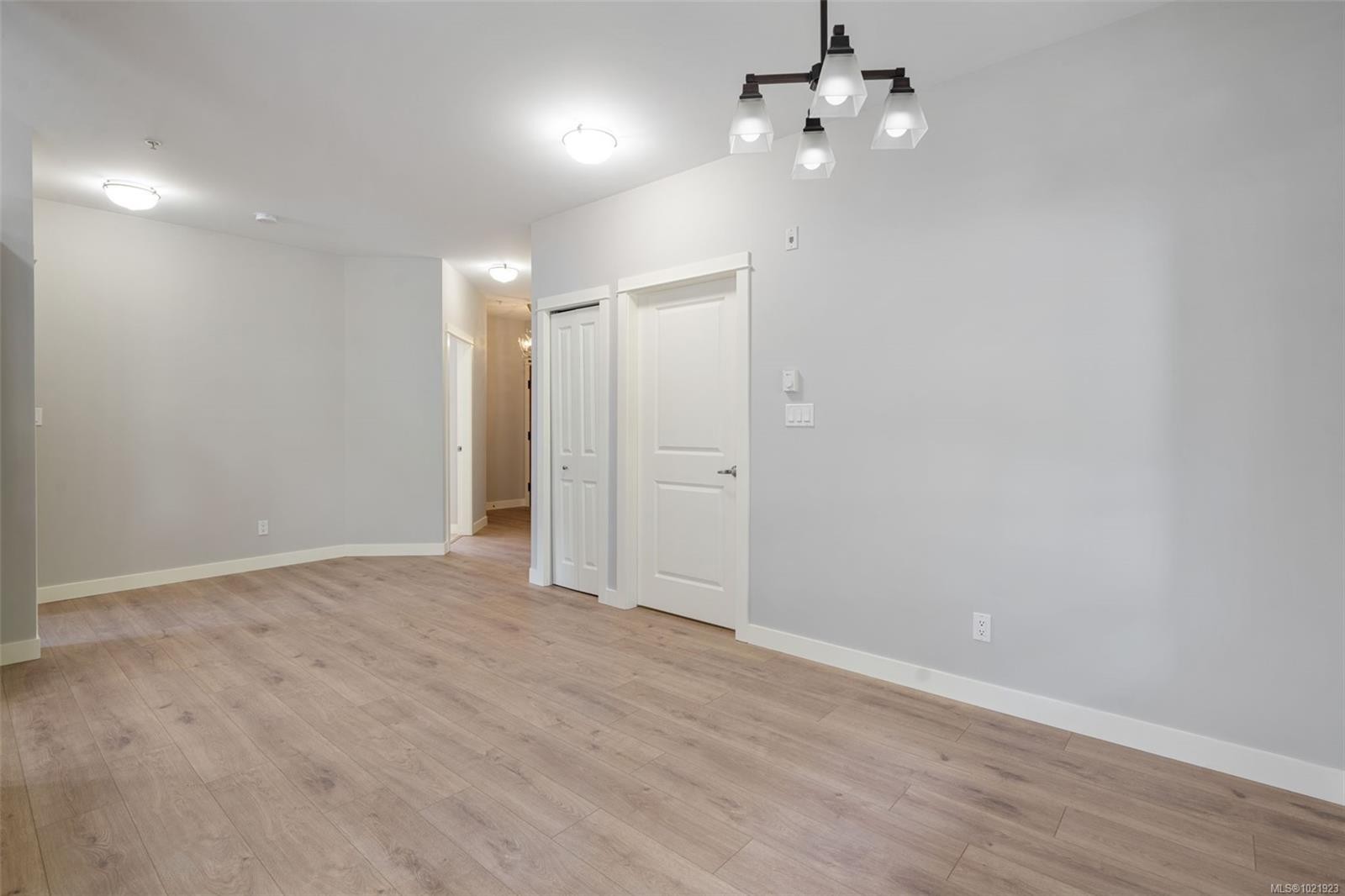 210-201 Nursery Hill Dr, View Royal, BC - Indoor Photo Showing Other Room