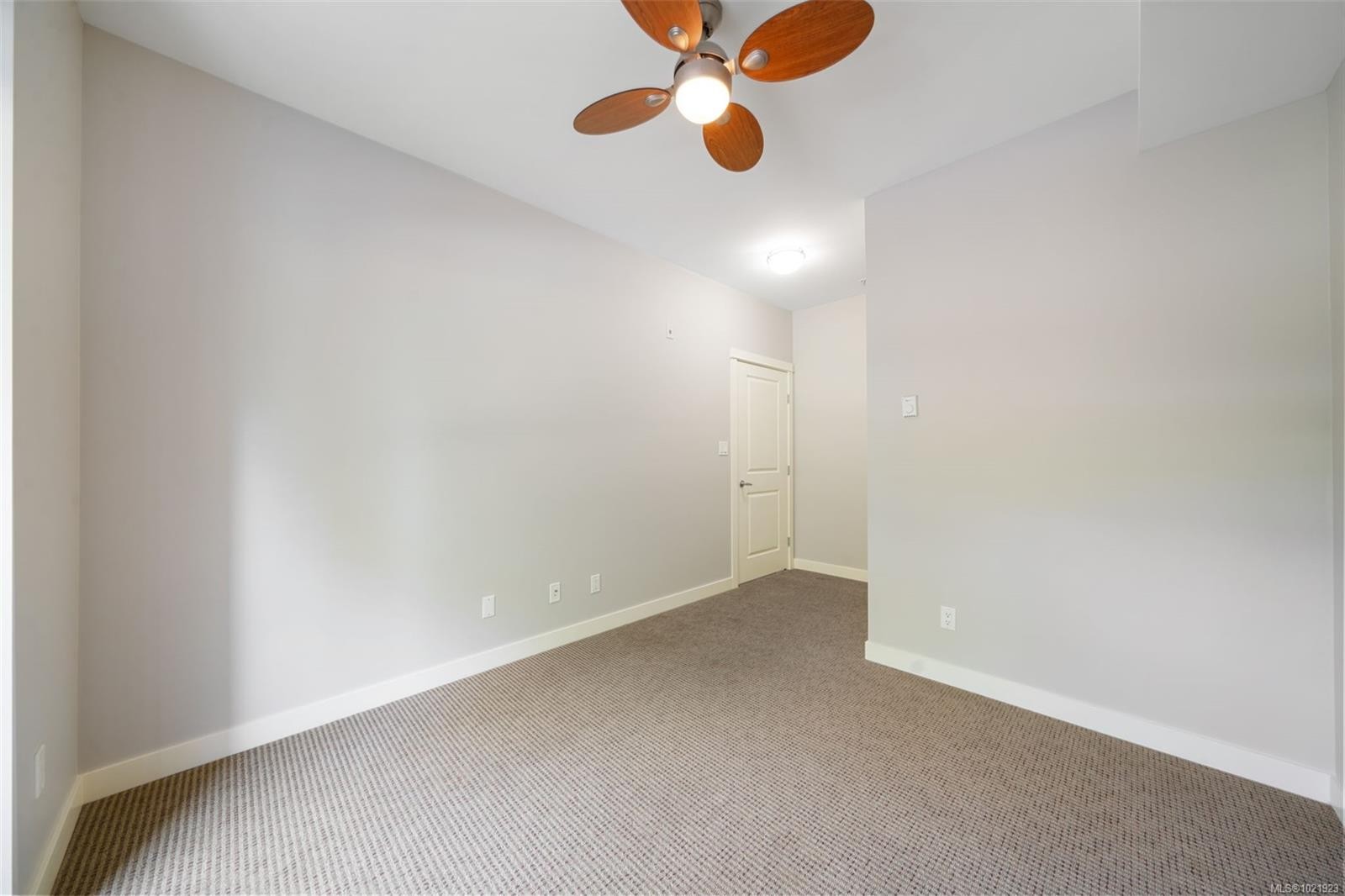 210-201 Nursery Hill Dr, View Royal, BC - Indoor Photo Showing Other Room