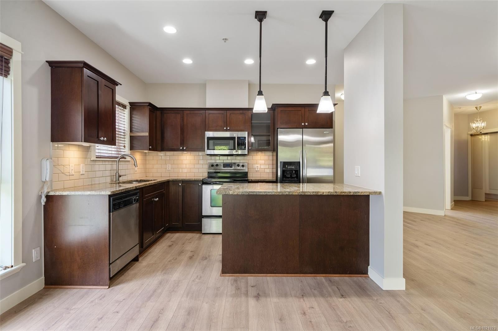 210-201 Nursery Hill Dr, View Royal, BC - Indoor Photo Showing Kitchen With Upgraded Kitchen