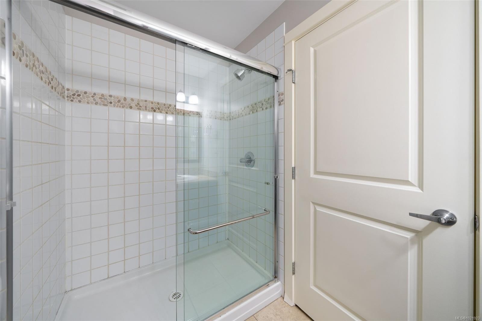 210-201 Nursery Hill Dr, View Royal, BC - Indoor Photo Showing Bathroom