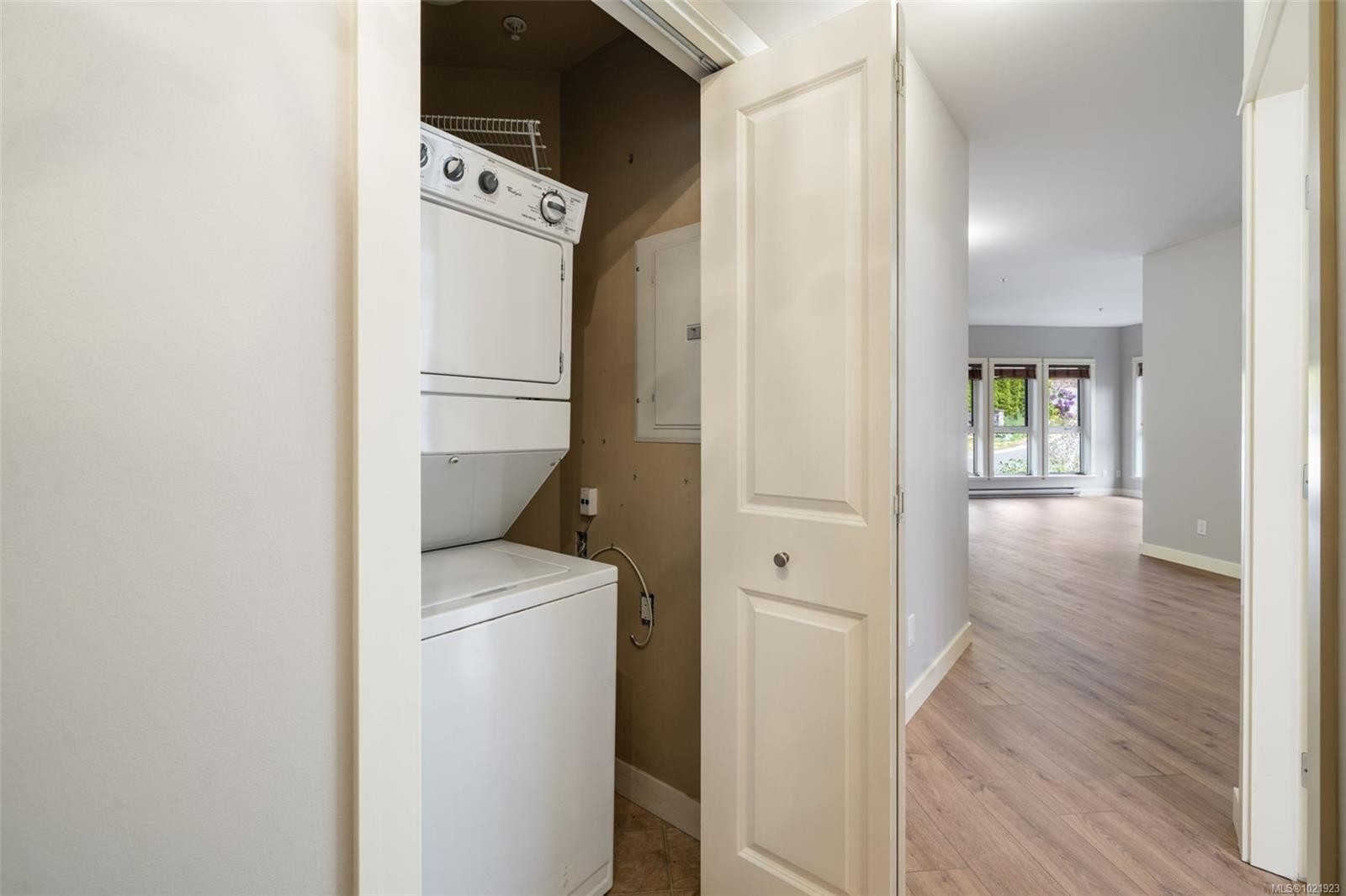 210-201 Nursery Hill Dr, View Royal, BC - Indoor Photo Showing Laundry Room