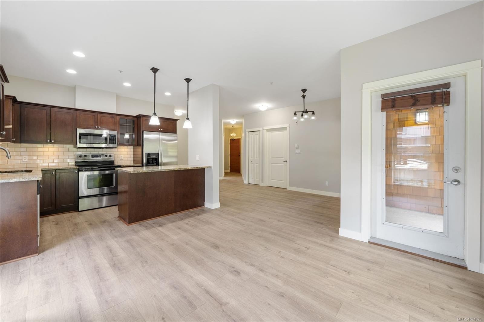 210-201 Nursery Hill Dr, View Royal, BC - Indoor Photo Showing Kitchen With Upgraded Kitchen