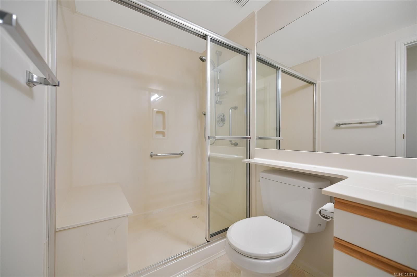 1131-2600 Ferguson Rd, Central Saanich, BC - Indoor Photo Showing Bathroom