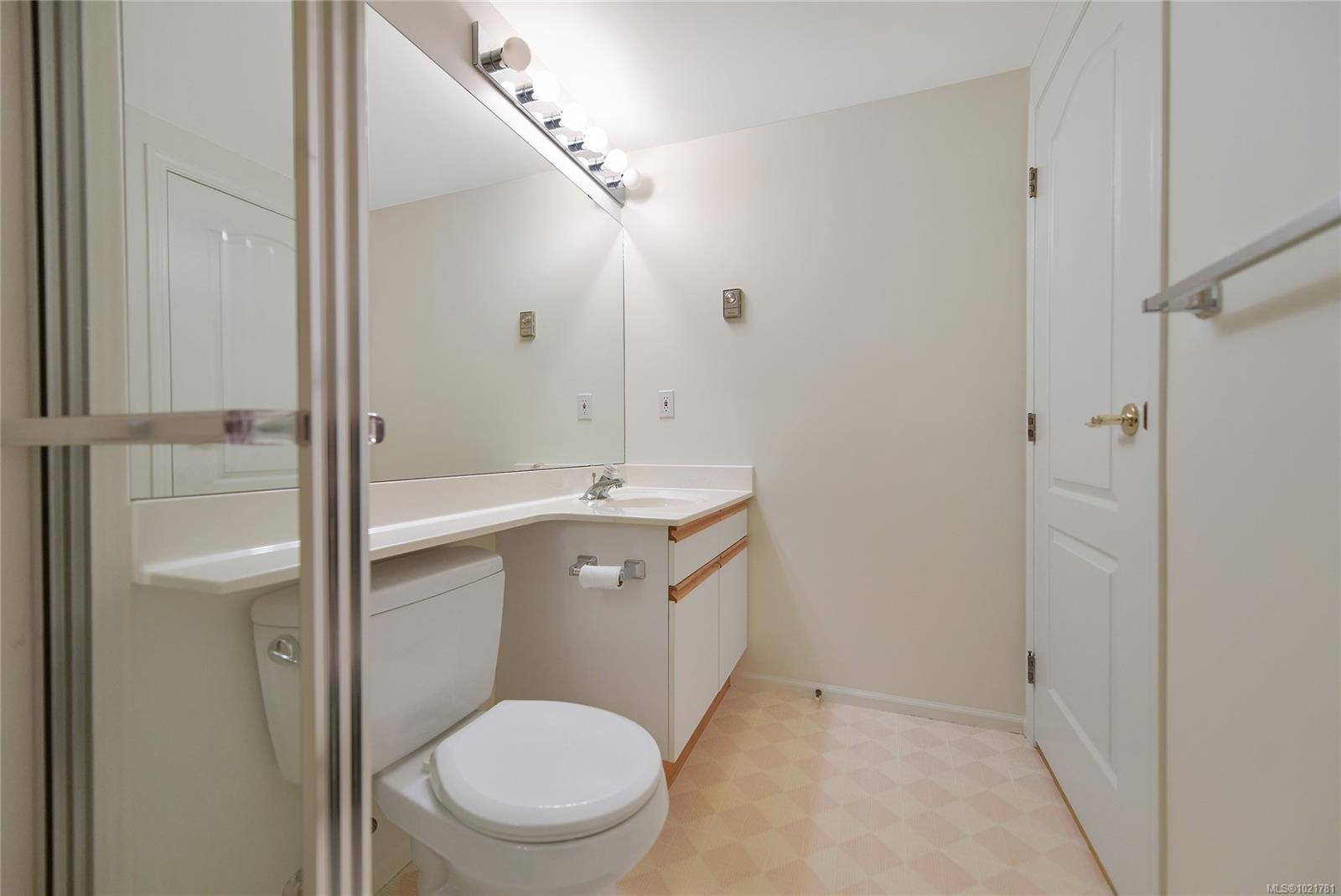 1131-2600 Ferguson Rd, Central Saanich, BC - Indoor Photo Showing Bathroom