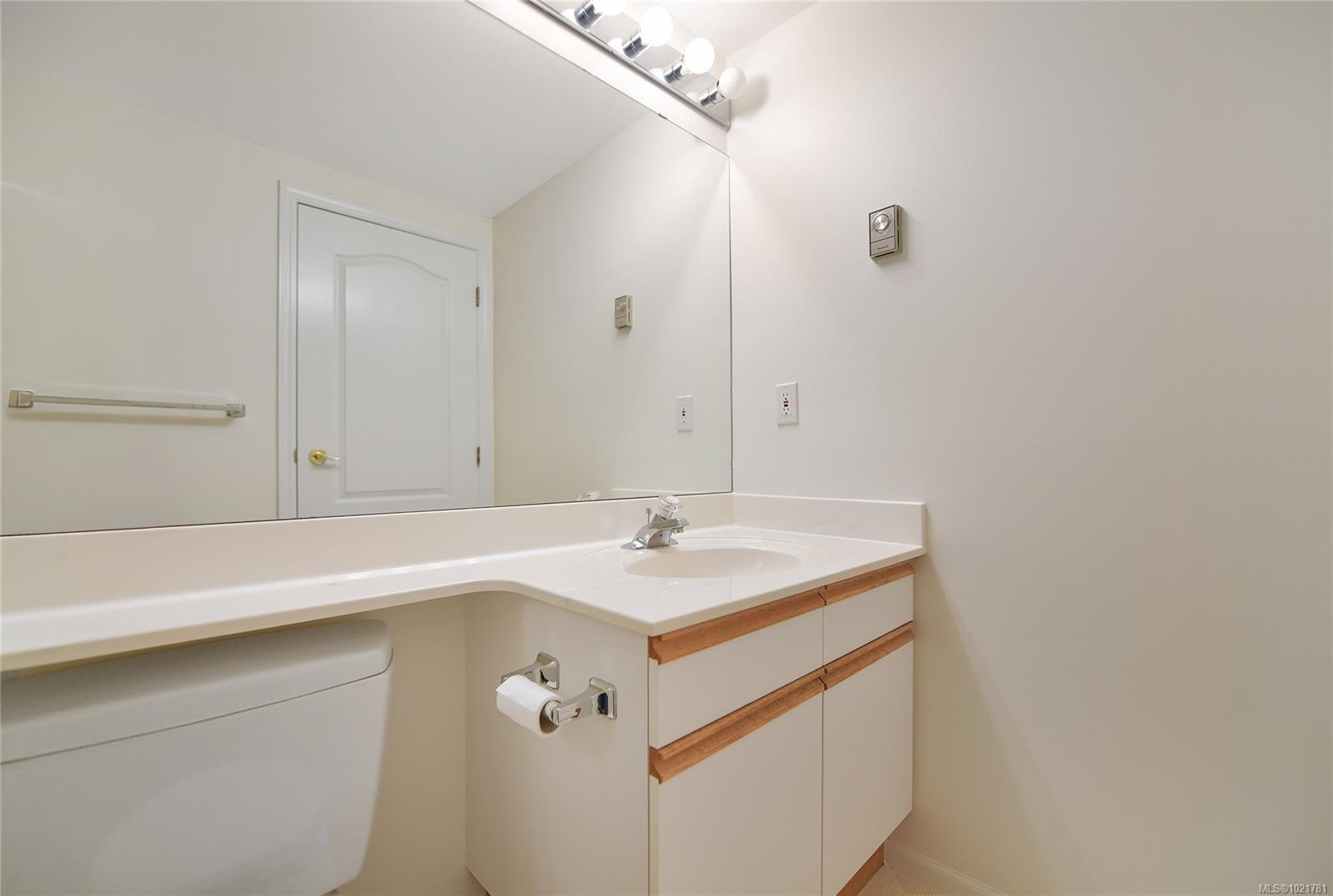1131-2600 Ferguson Rd, Central Saanich, BC - Indoor Photo Showing Bathroom