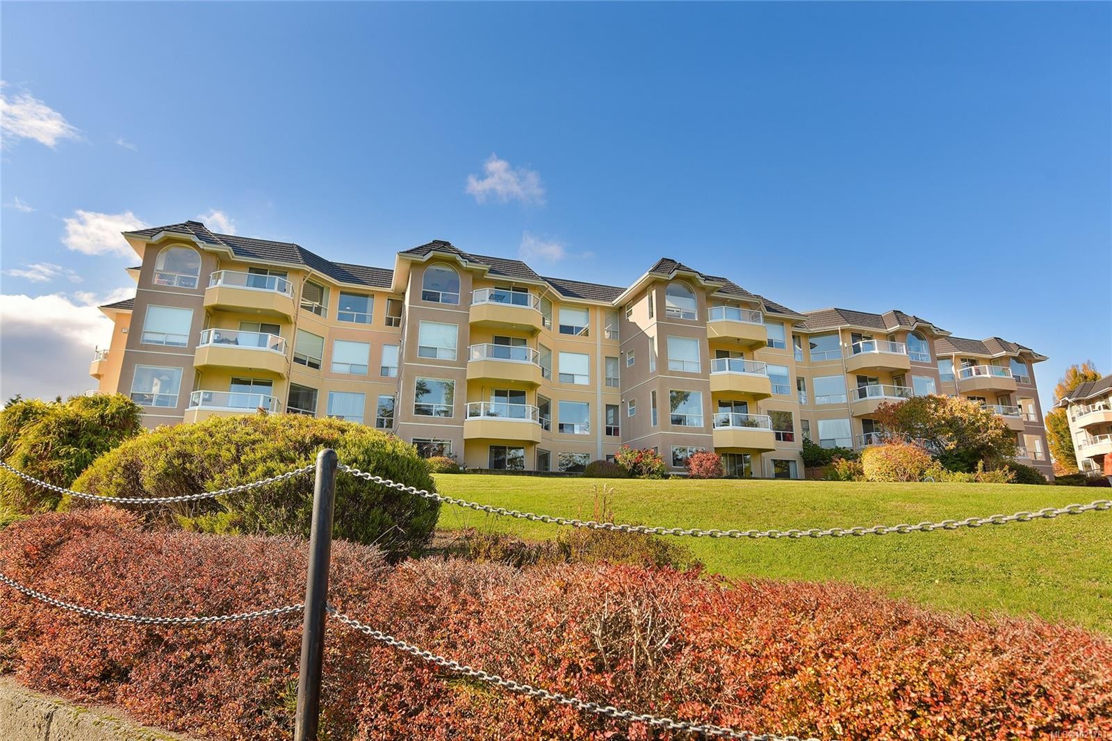 1131-2600 Ferguson Rd, Central Saanich, BC - Outdoor With Facade