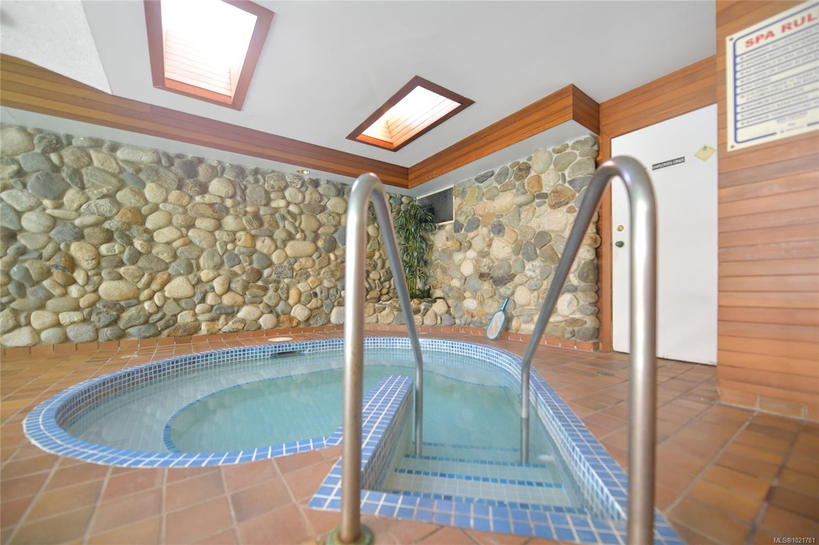 1131-2600 Ferguson Rd, Central Saanich, BC - Indoor Photo Showing Other Room With In Ground Pool
