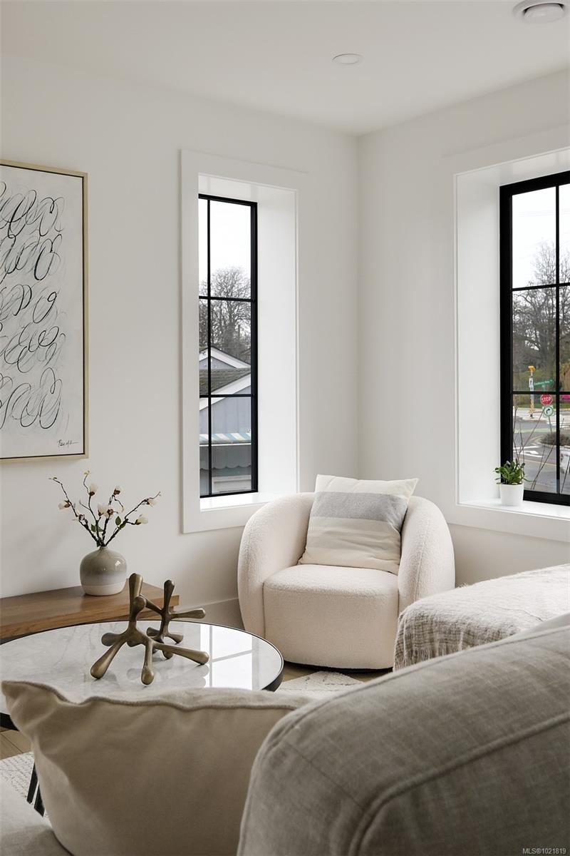 2-2268 Bowker Ave, Oak Bay, BC