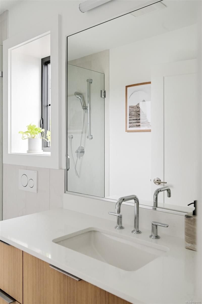 2-2268 Bowker Ave, Oak Bay, BC