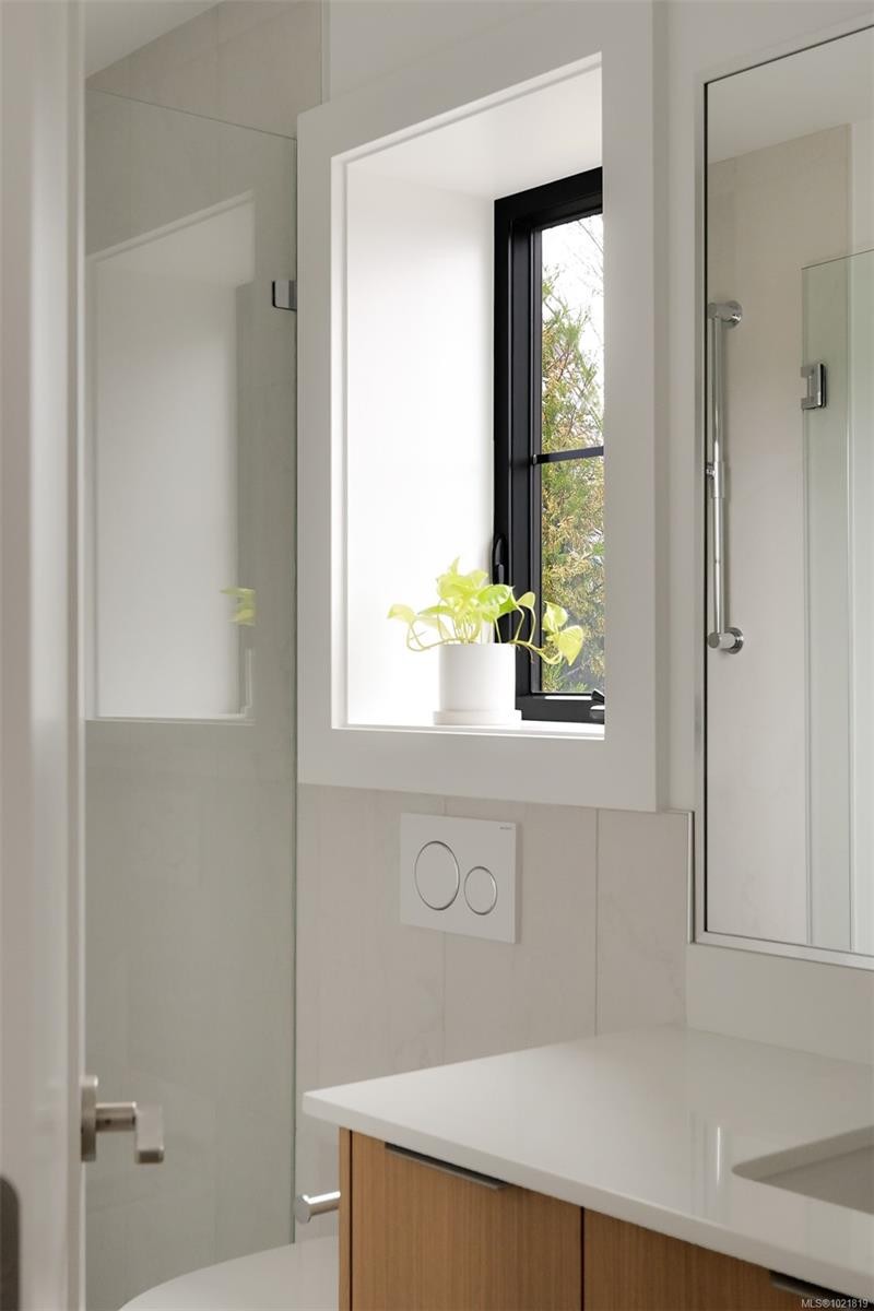 2-2268 Bowker Ave, Oak Bay, BC