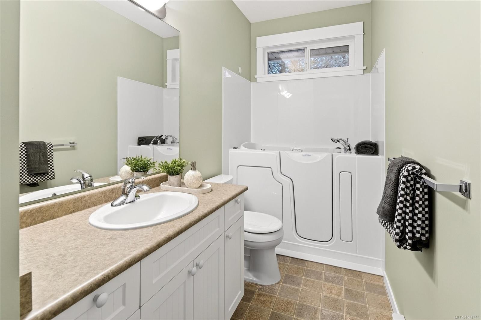 489 Outrigger Loop, Colwood, BC