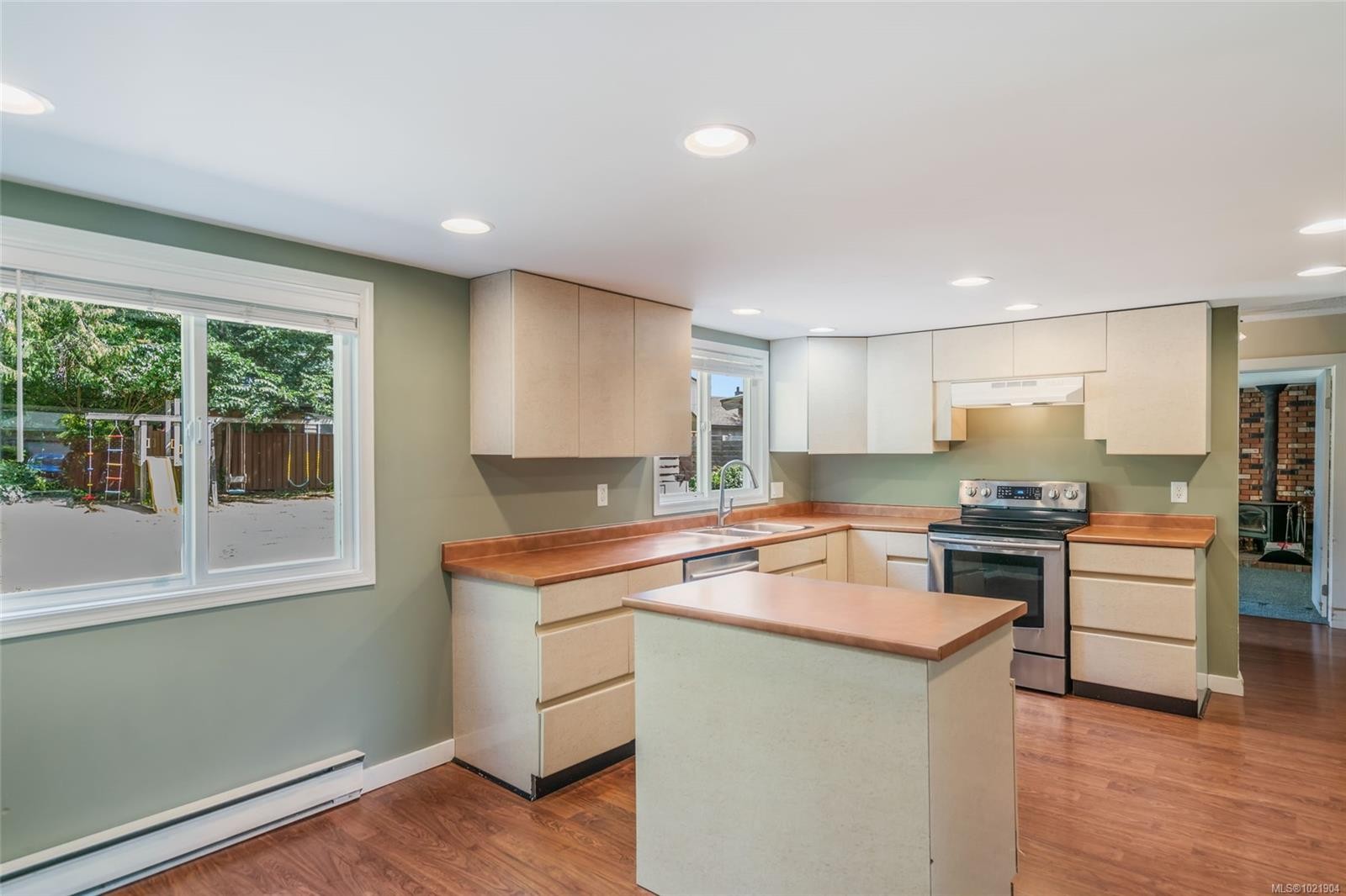 338 Mckinnon St, Parksville, BC