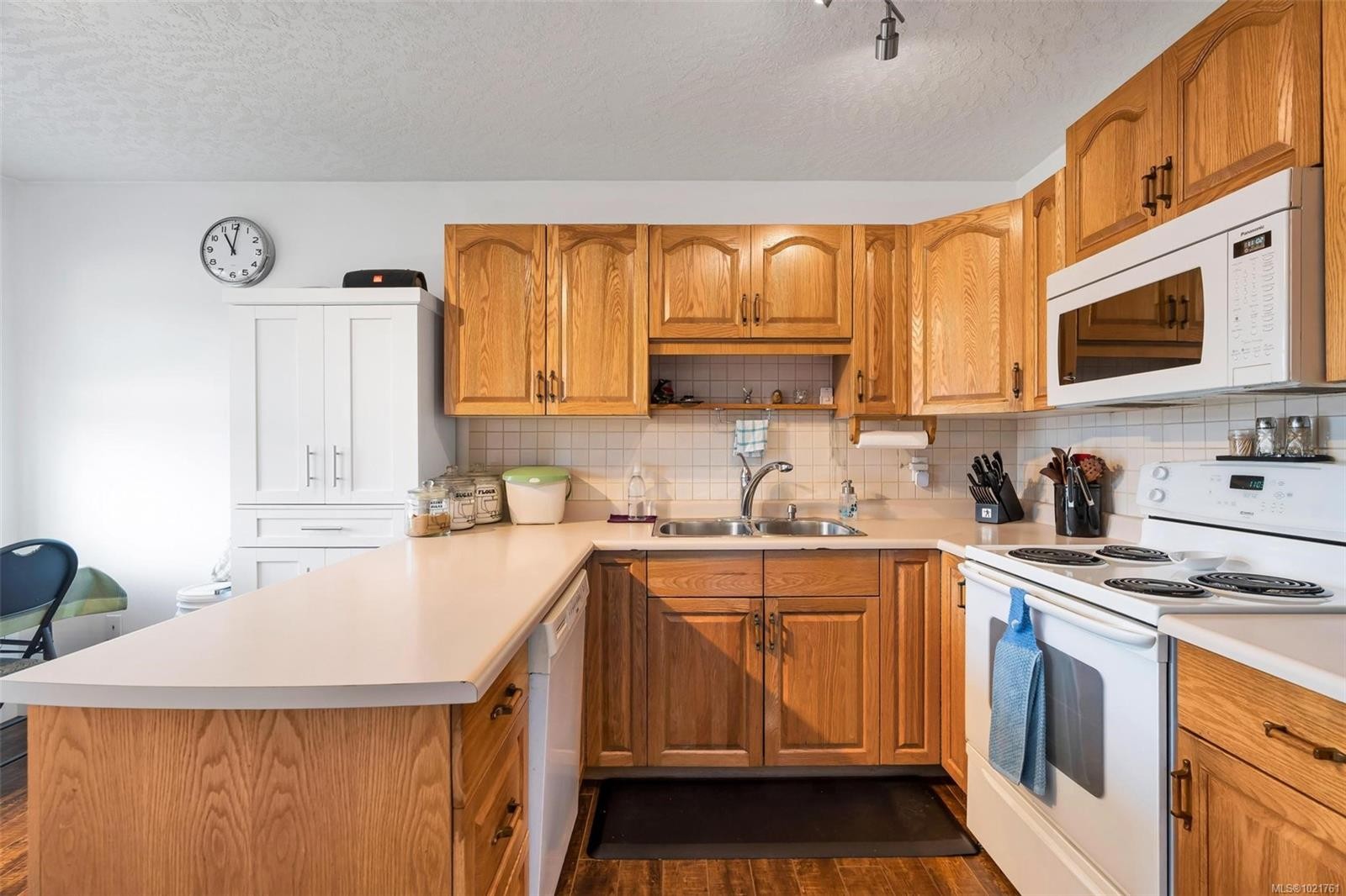 23-2560 Wilcox Terr, Central Saanich, BC