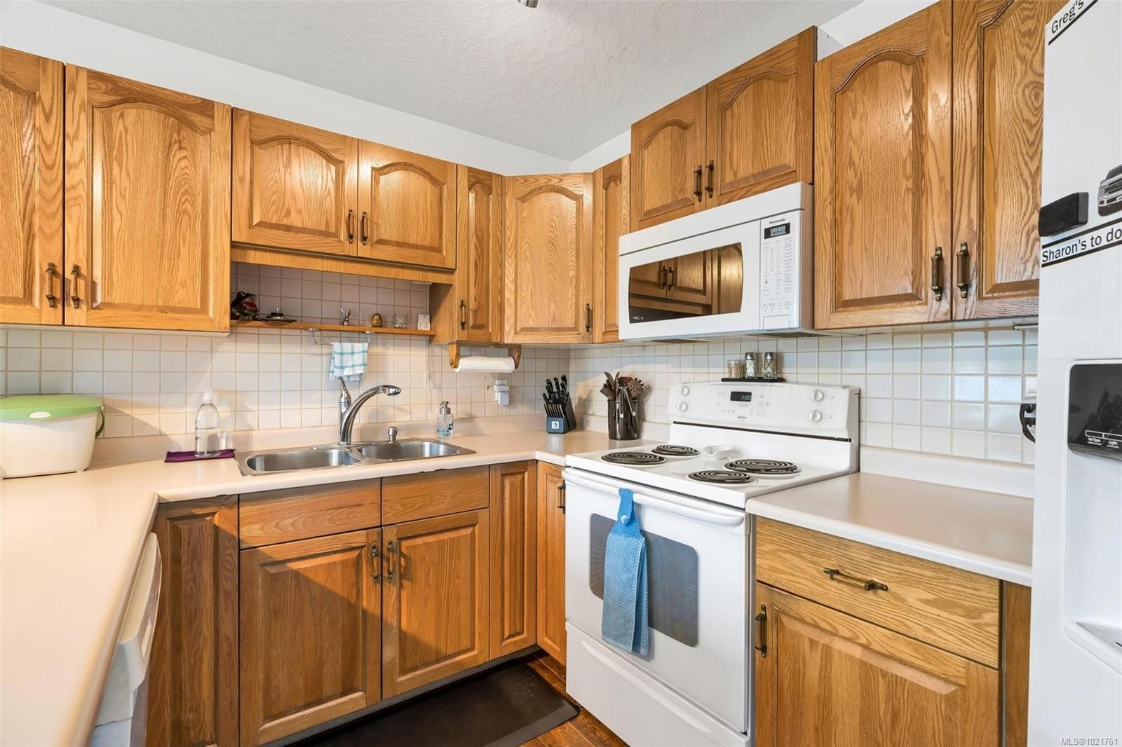 23-2560 Wilcox Terr, Central Saanich, BC