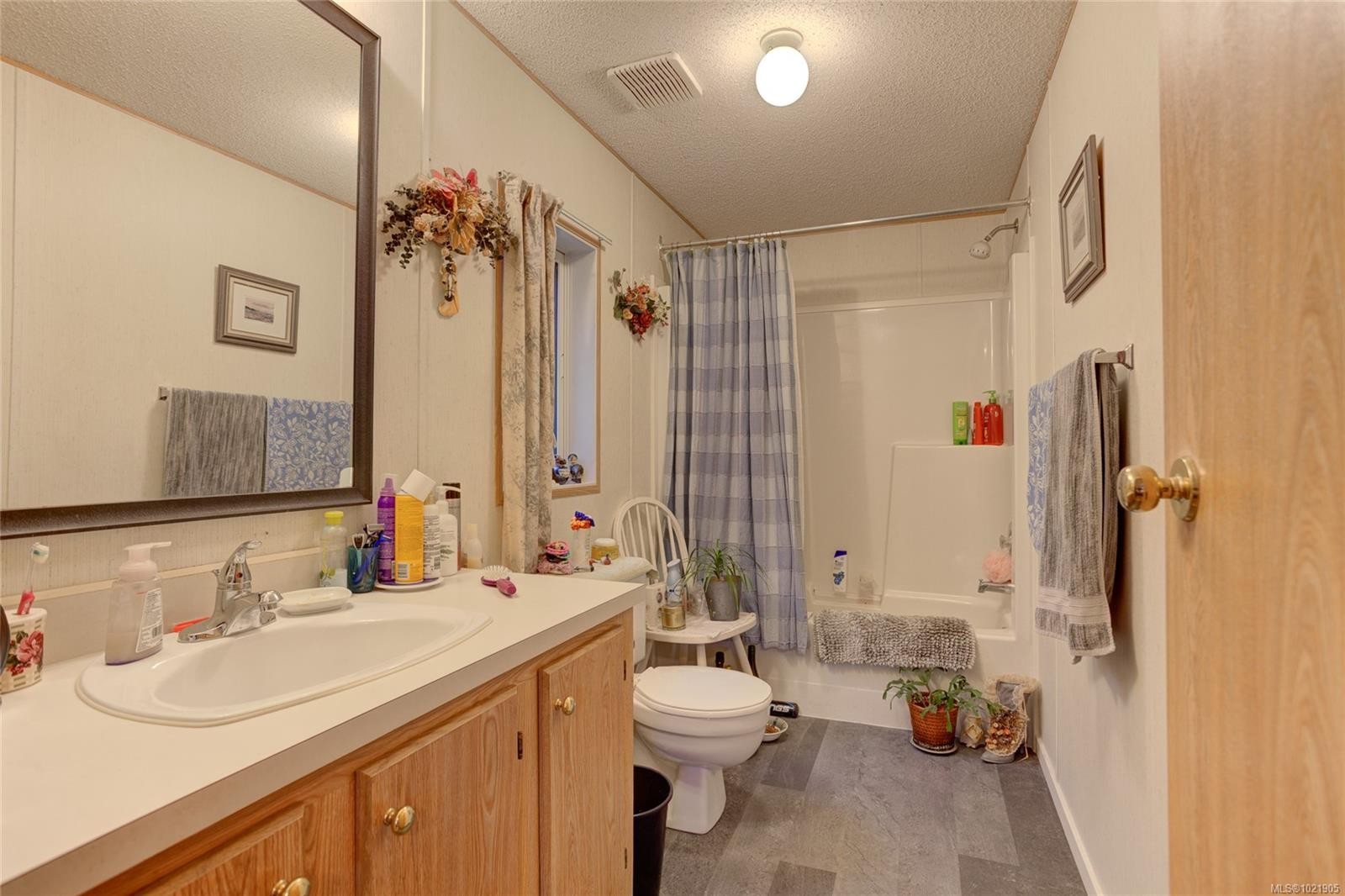 300 Lake Park Rd, Lake Cowichan, BC