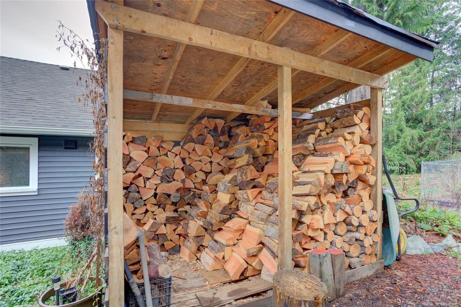 300 Lake Park Rd, Lake Cowichan, BC