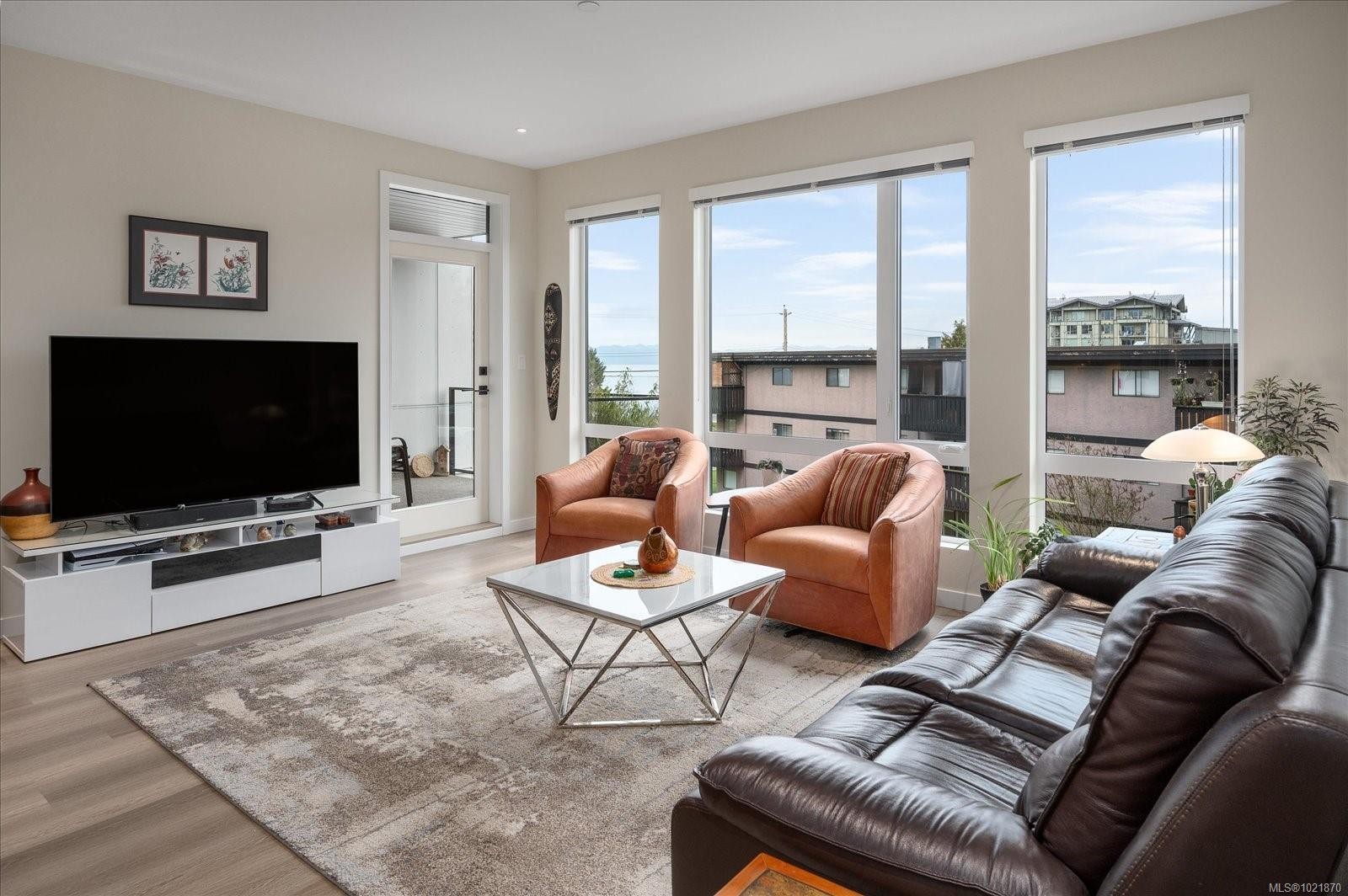 204-100 Lombardy St, Parksville, BC - Indoor Photo Showing Living Room