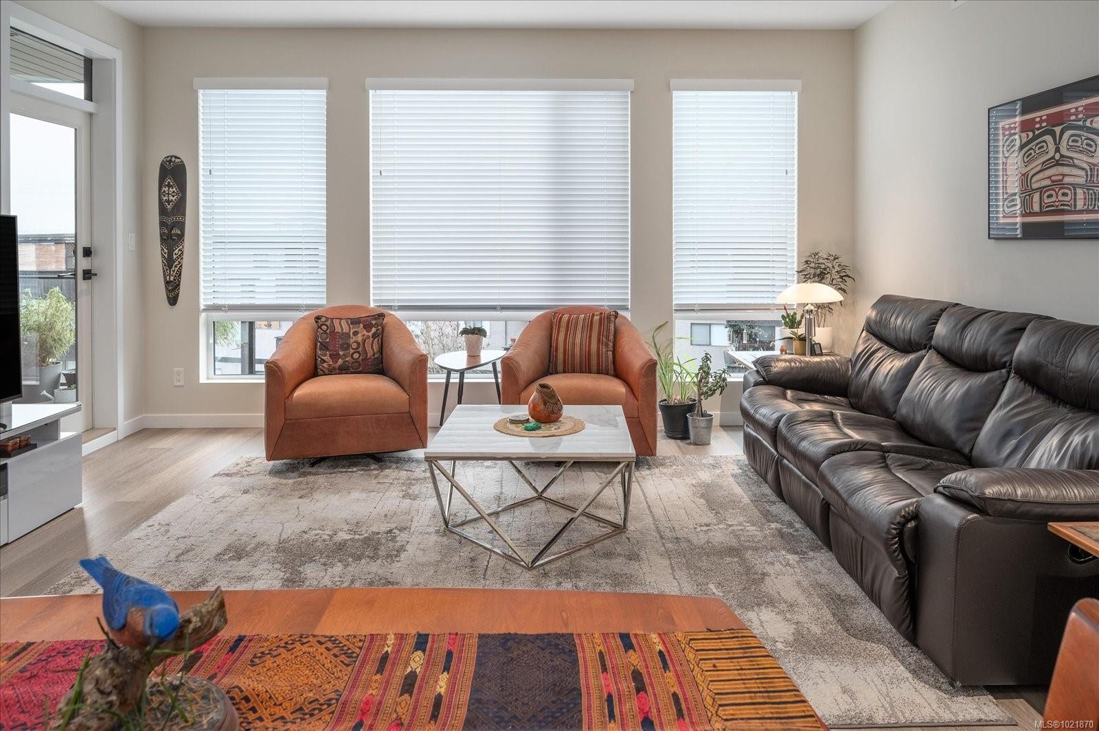 204-100 Lombardy St, Parksville, BC - Indoor Photo Showing Living Room