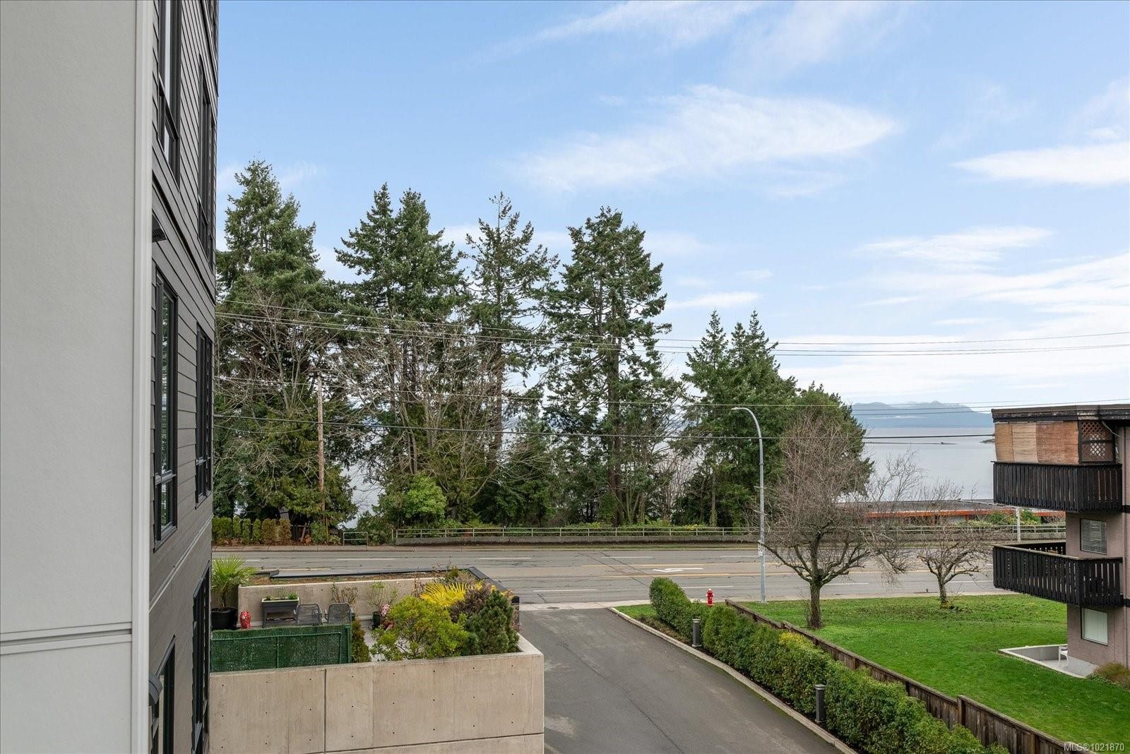 204-100 Lombardy St, Parksville, BC - Outdoor With View
