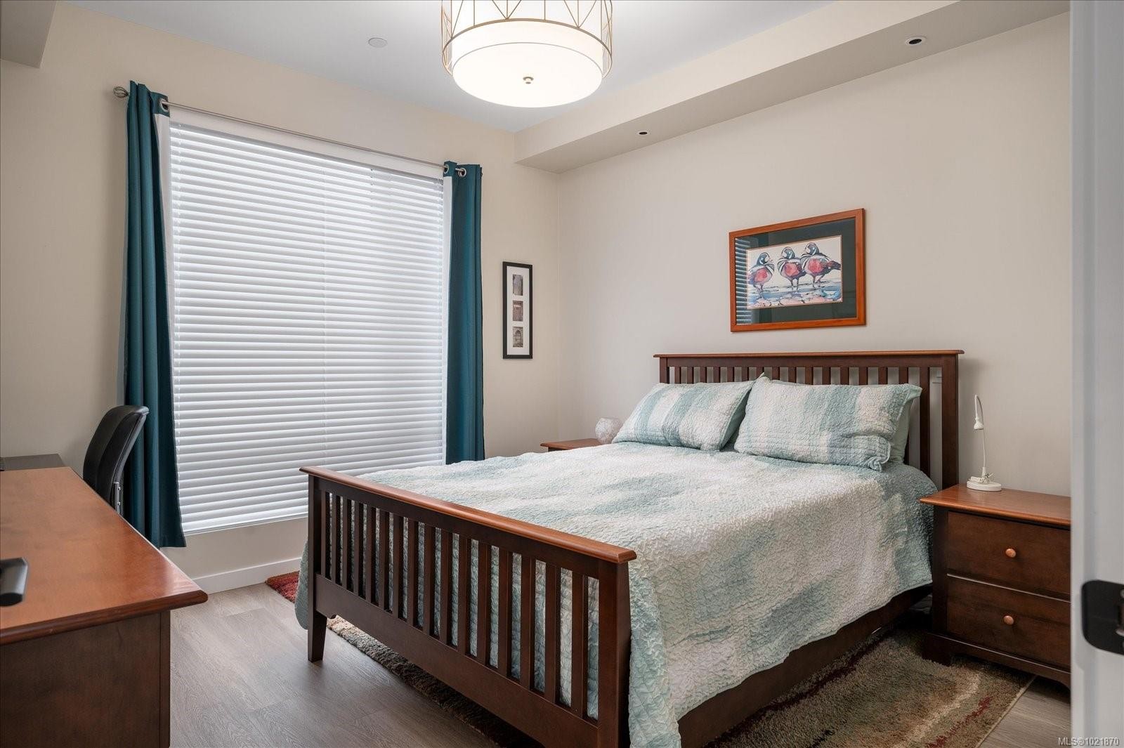 204-100 Lombardy St, Parksville, BC - Indoor Photo Showing Bedroom