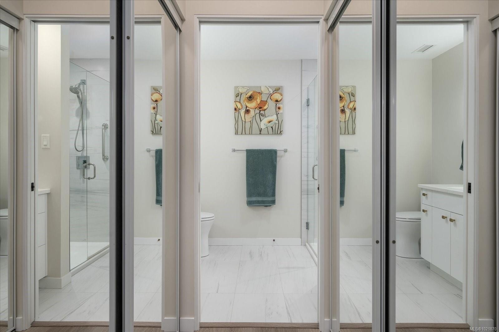 204-100 Lombardy St, Parksville, BC - Indoor Photo Showing Bathroom